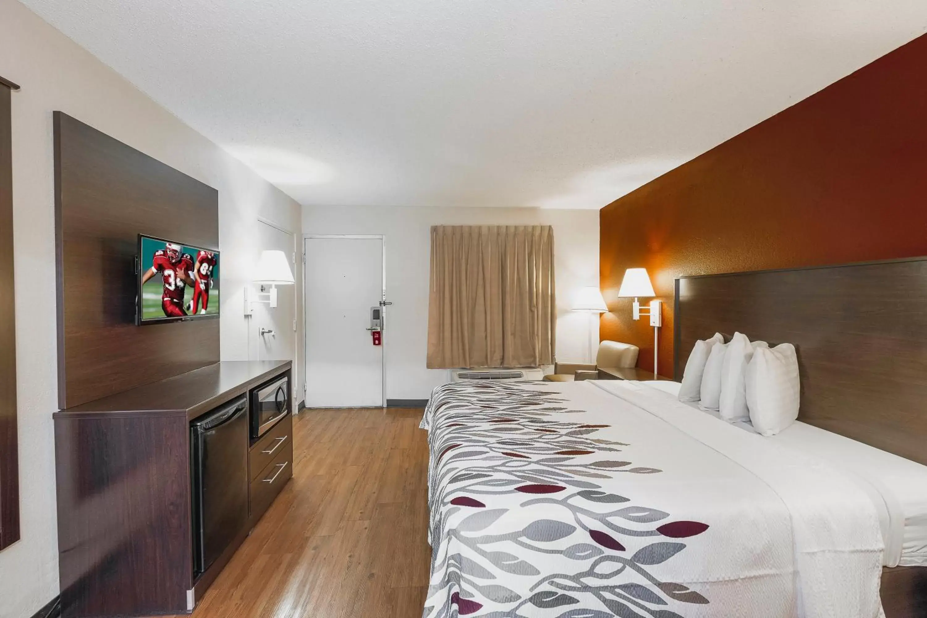 Photo of the whole room, Bed in Red Roof Inn Walterboro Photo of the whole room, Bed in Red Roof Inn Walterboro