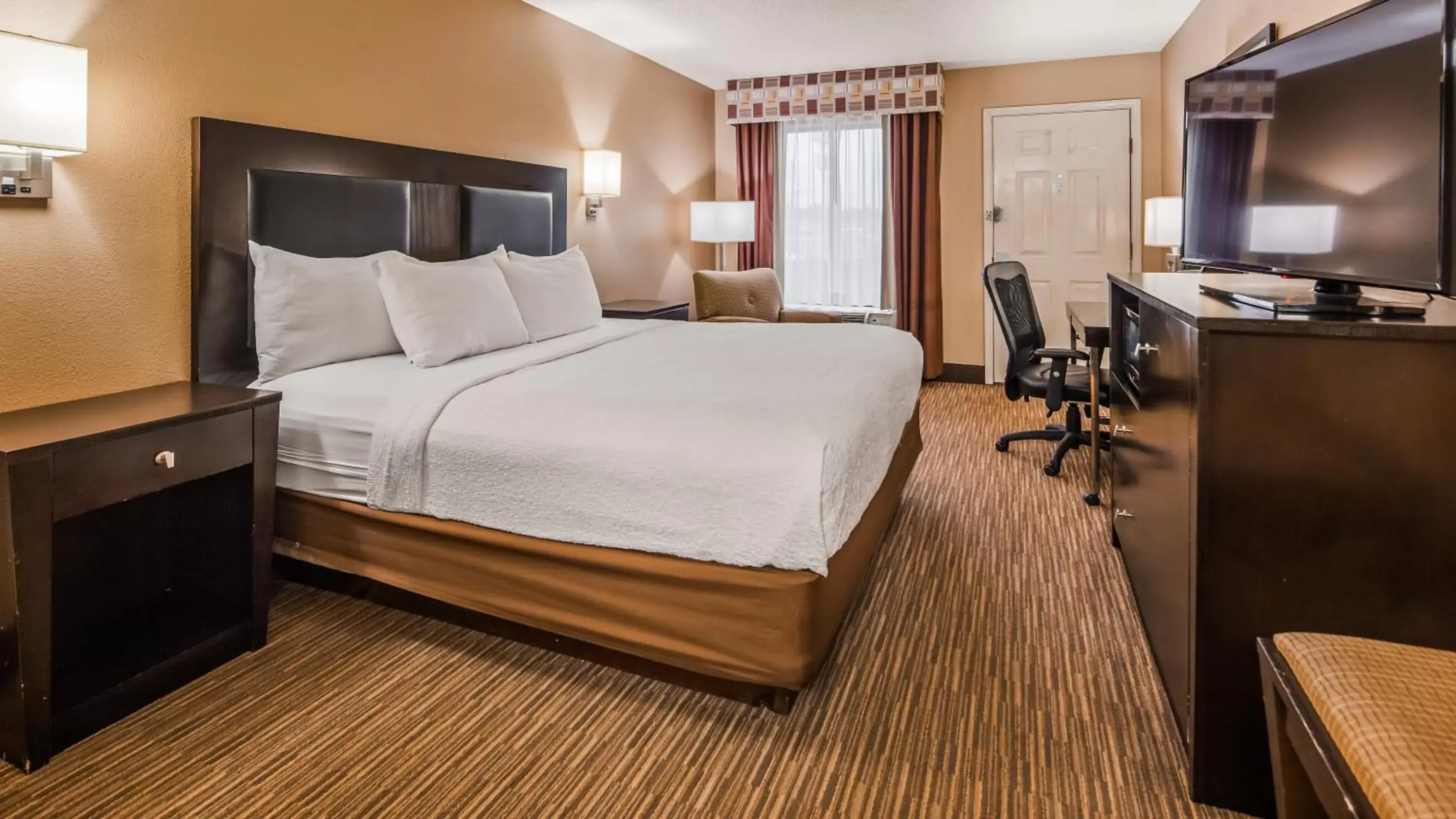 Bedroom, Bed in SureStay Plus Hotel by Best Western Jackson