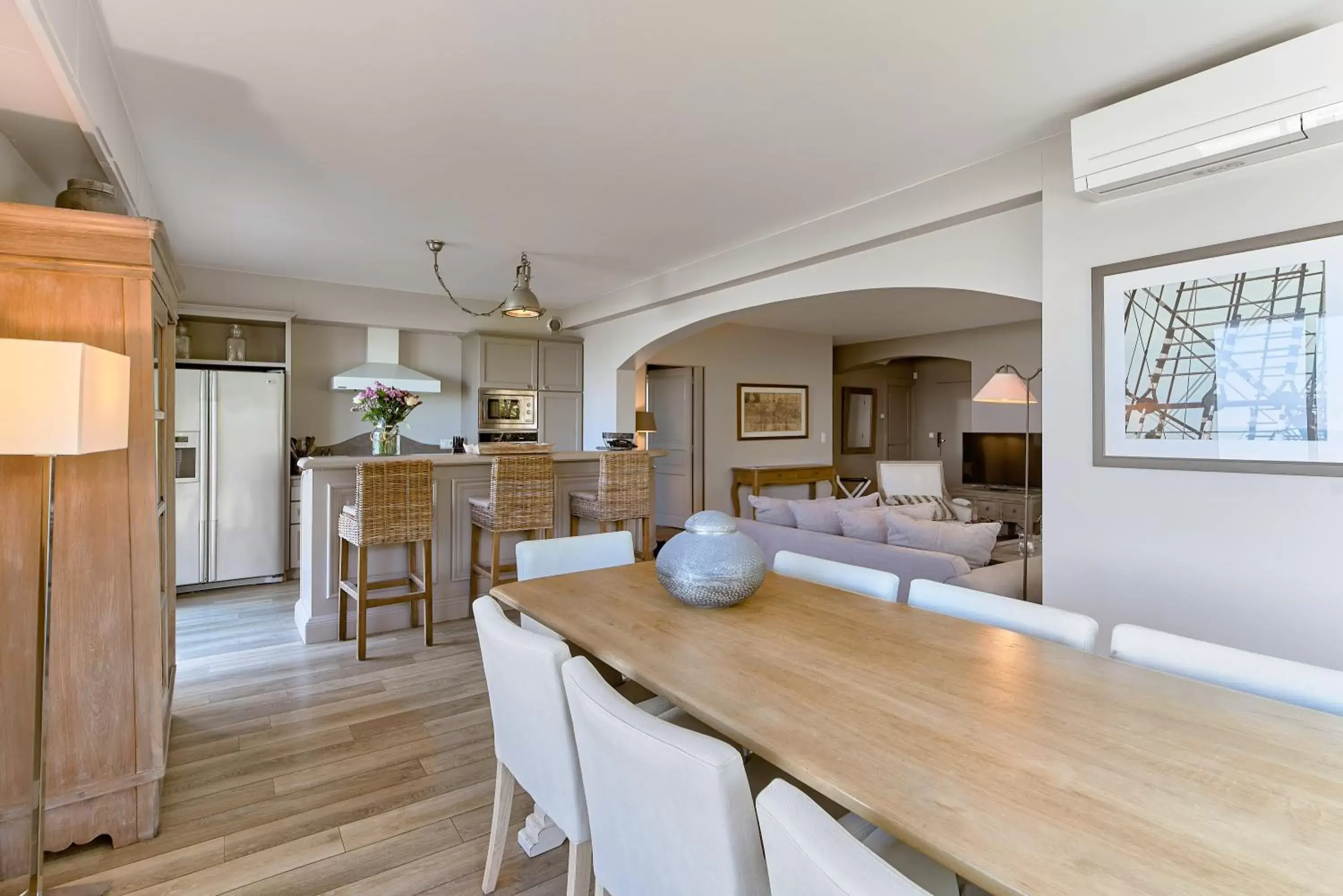 kitchen, Dining Area in Villa L'Arche