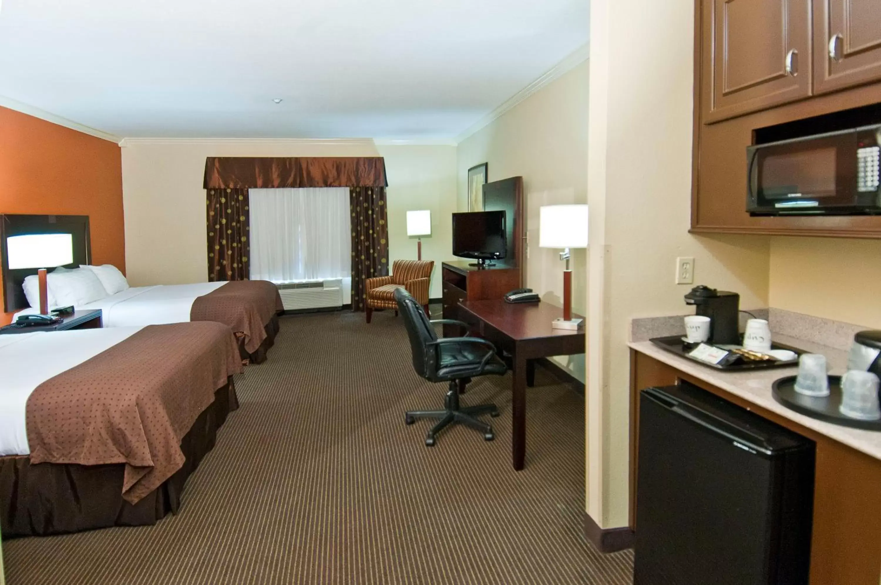 Photo of the whole room in Holiday Inn Hotel & Suites Lake Charles South, an IHG Hotel