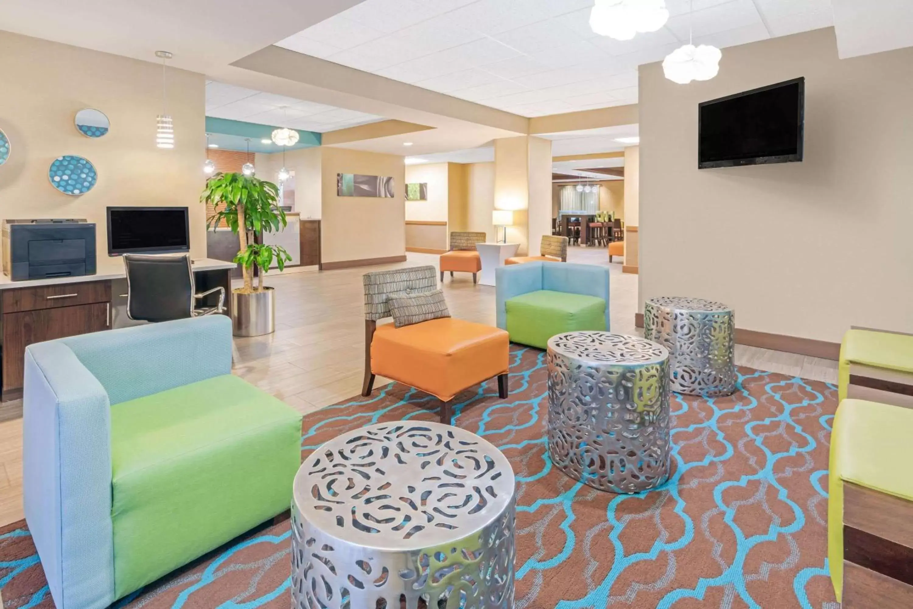 Lobby or reception in La Quinta by Wyndham Midwest City - Tinker AFB