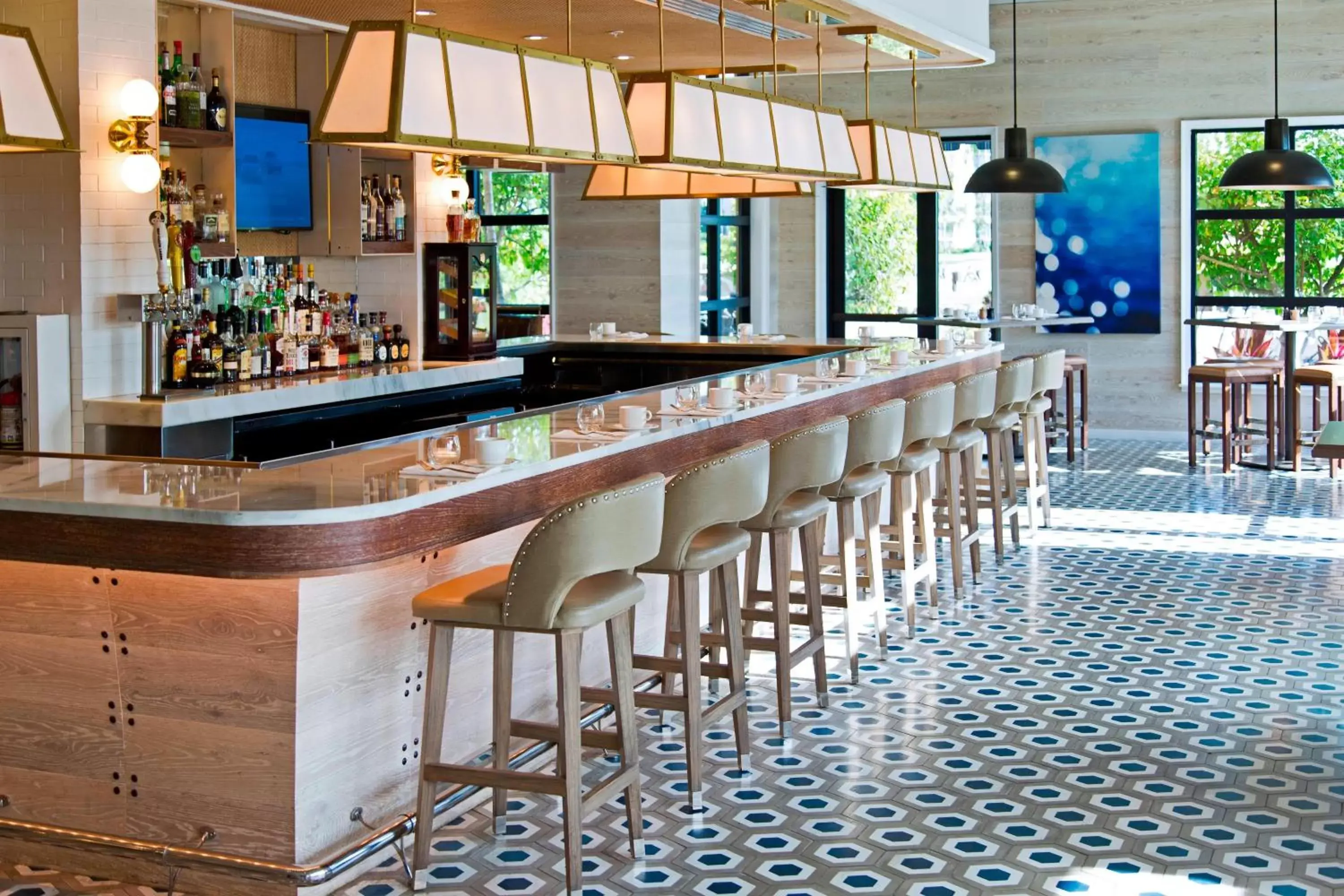 Kitchen or kitchenette, Lounge/Bar in JW Marriott Miami Turnberry Resort & Spa
