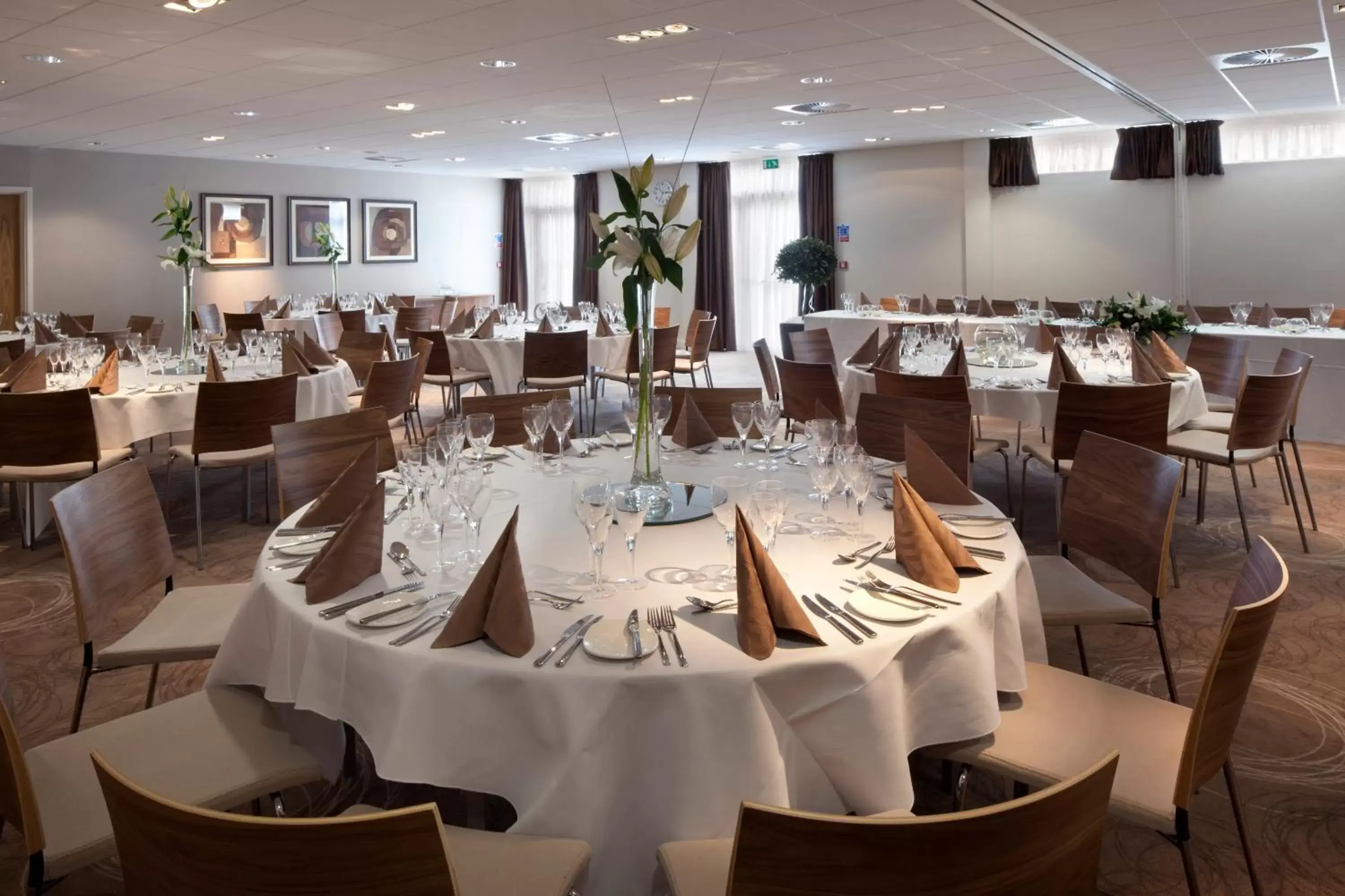 Banquet/Function facilities, Restaurant/Places to Eat in Holiday Inn Winchester, an IHG Hotel