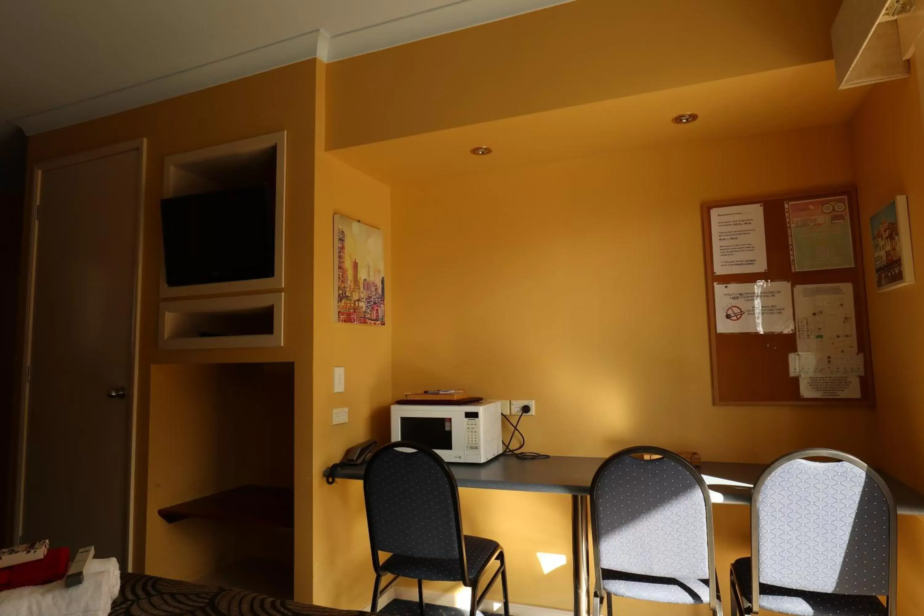 Seating area in Kyabram Motor Inn