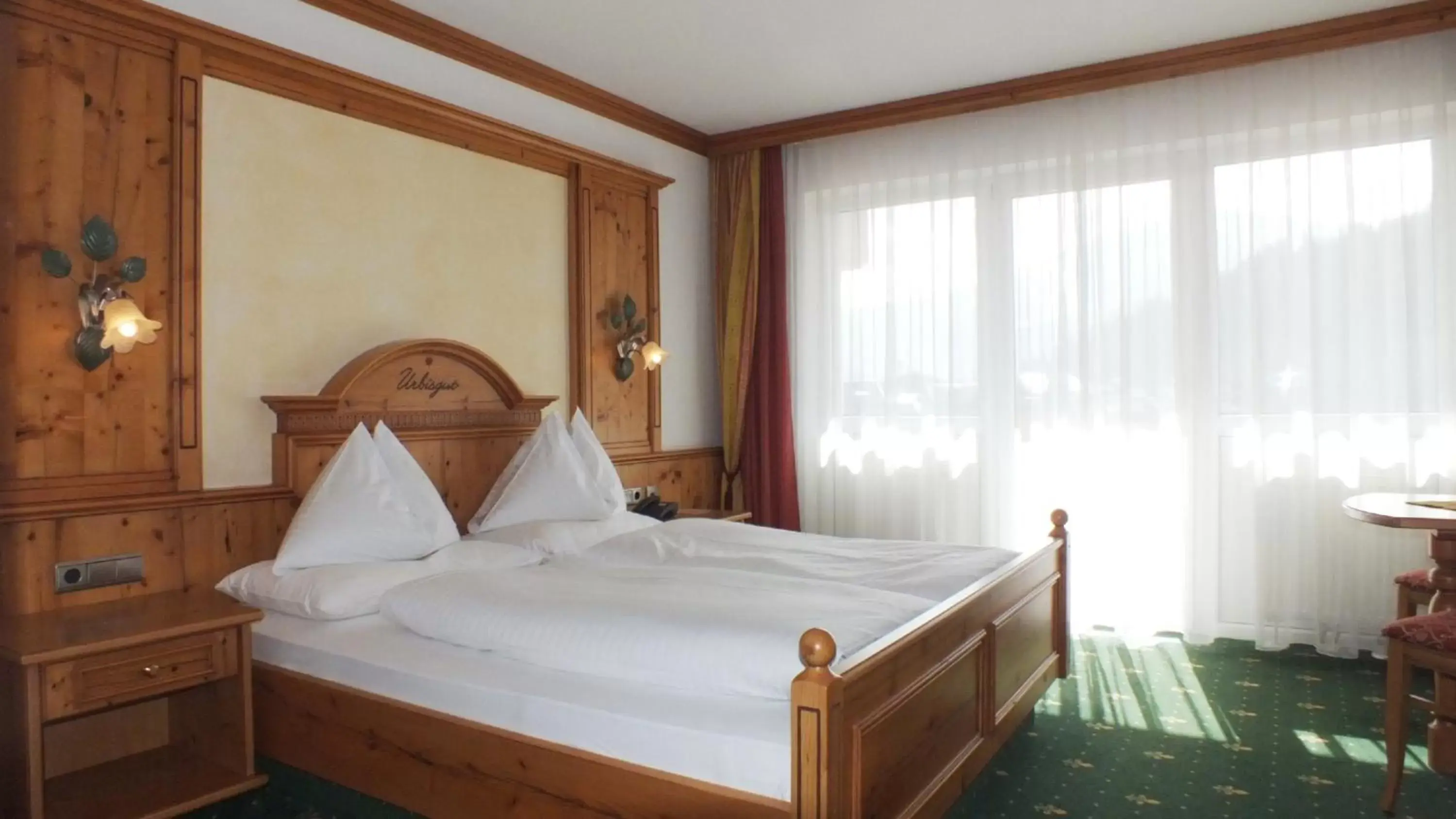 Bed in Hotel Das Urbisgut