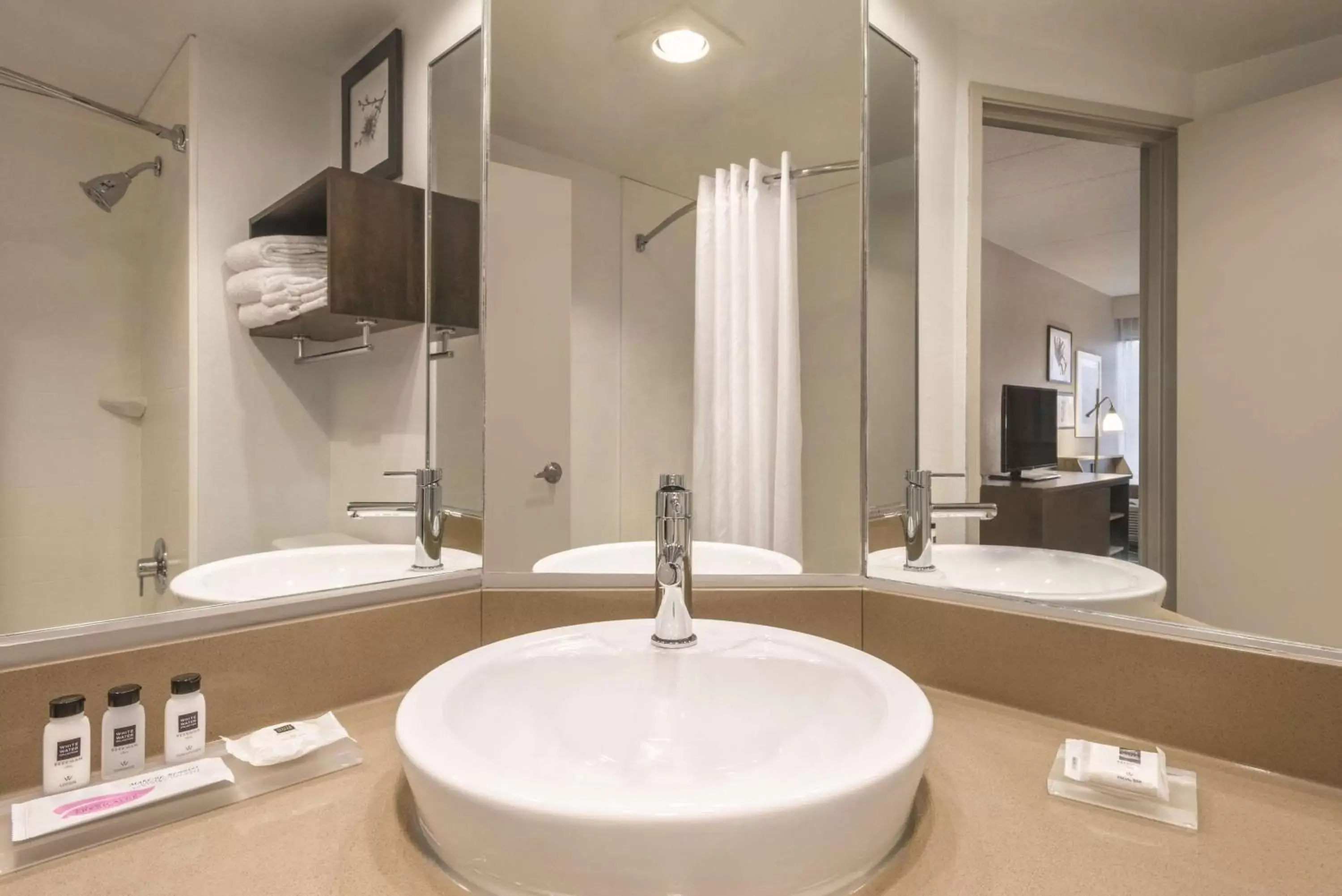 Bathroom in Country Inn & Suites by Radisson, La Crosse, WI