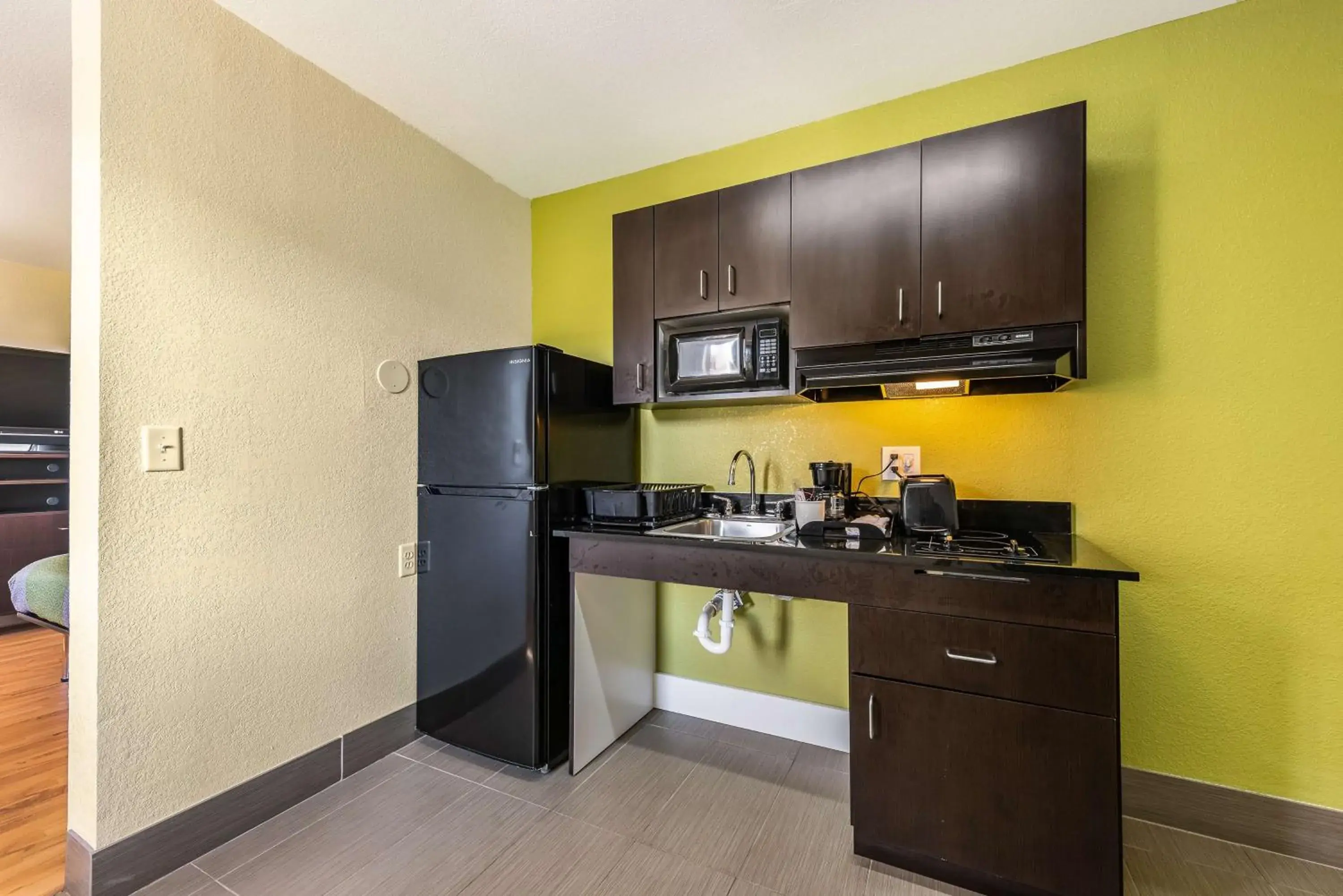 Photo of the whole room in Studio 6-Monroe, LA - Hwy 165 Photo of the whole room in Studio 6-Monroe, LA - Hwy 165