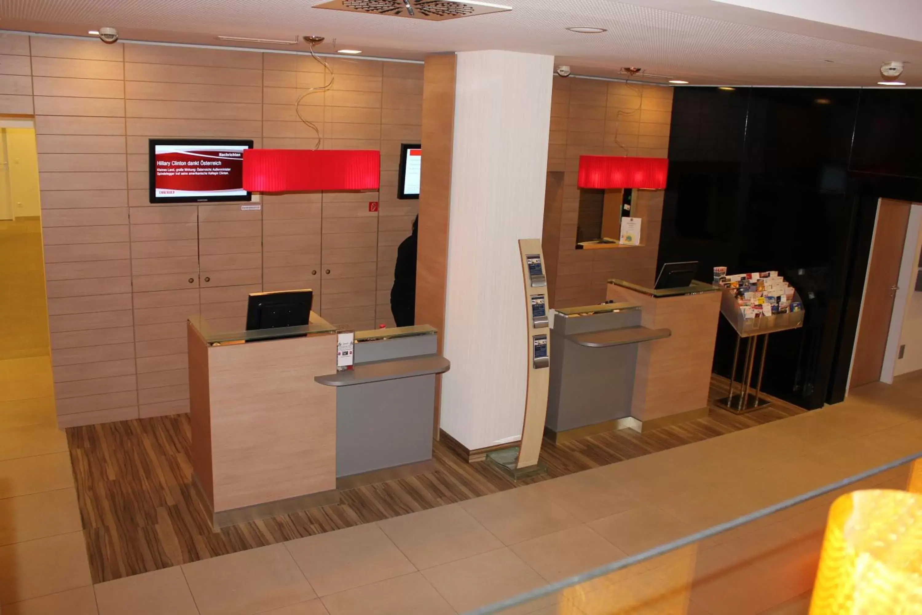 Lobby or reception, Kitchen/Kitchenette in Ibis Wien Messe