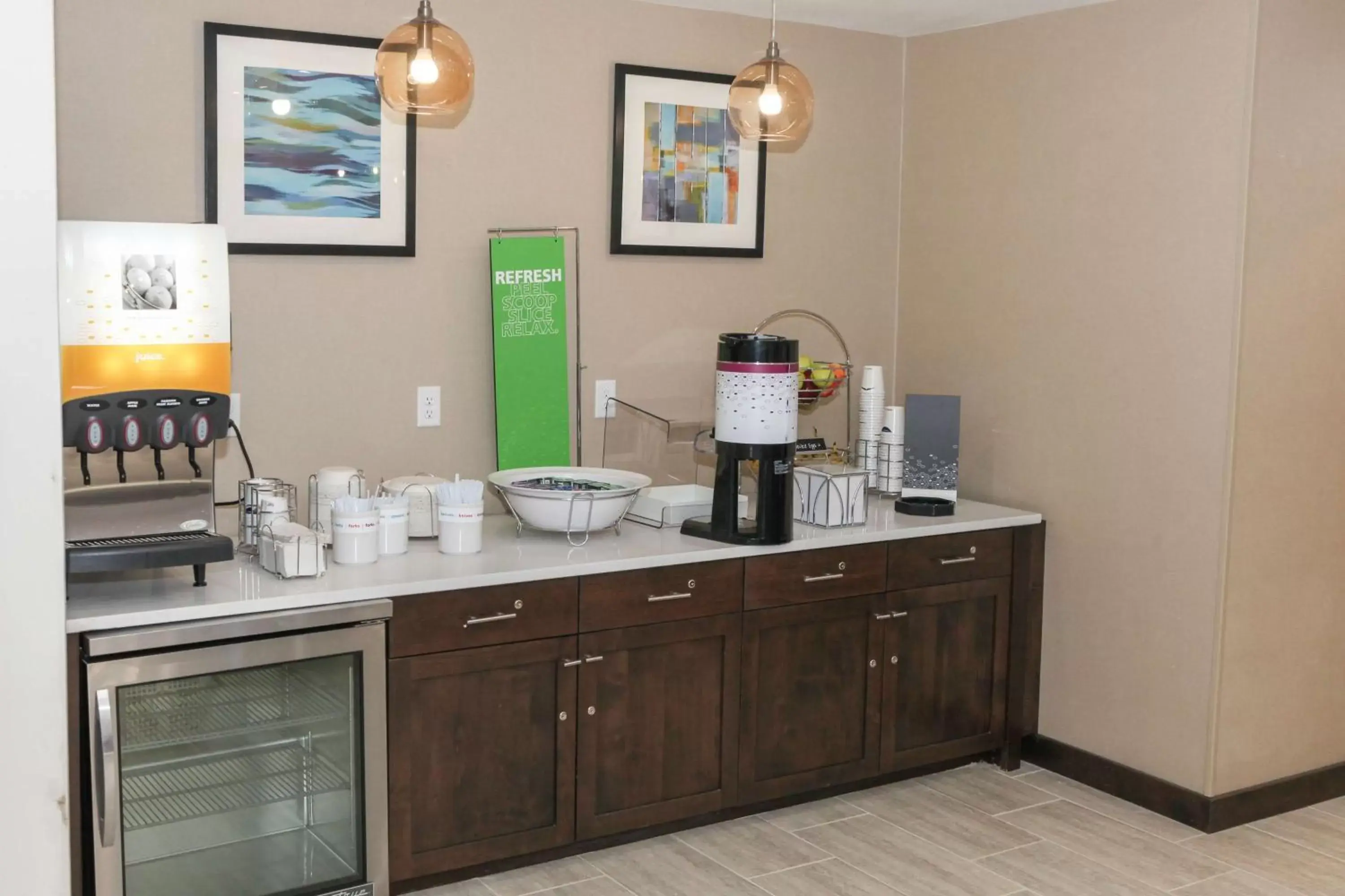 Dining area, Kitchen/Kitchenette in Hampton Inn & Suites Lafayette