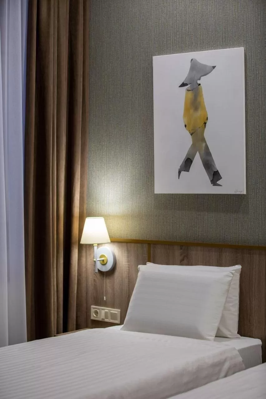 Bed in Four Rooms City