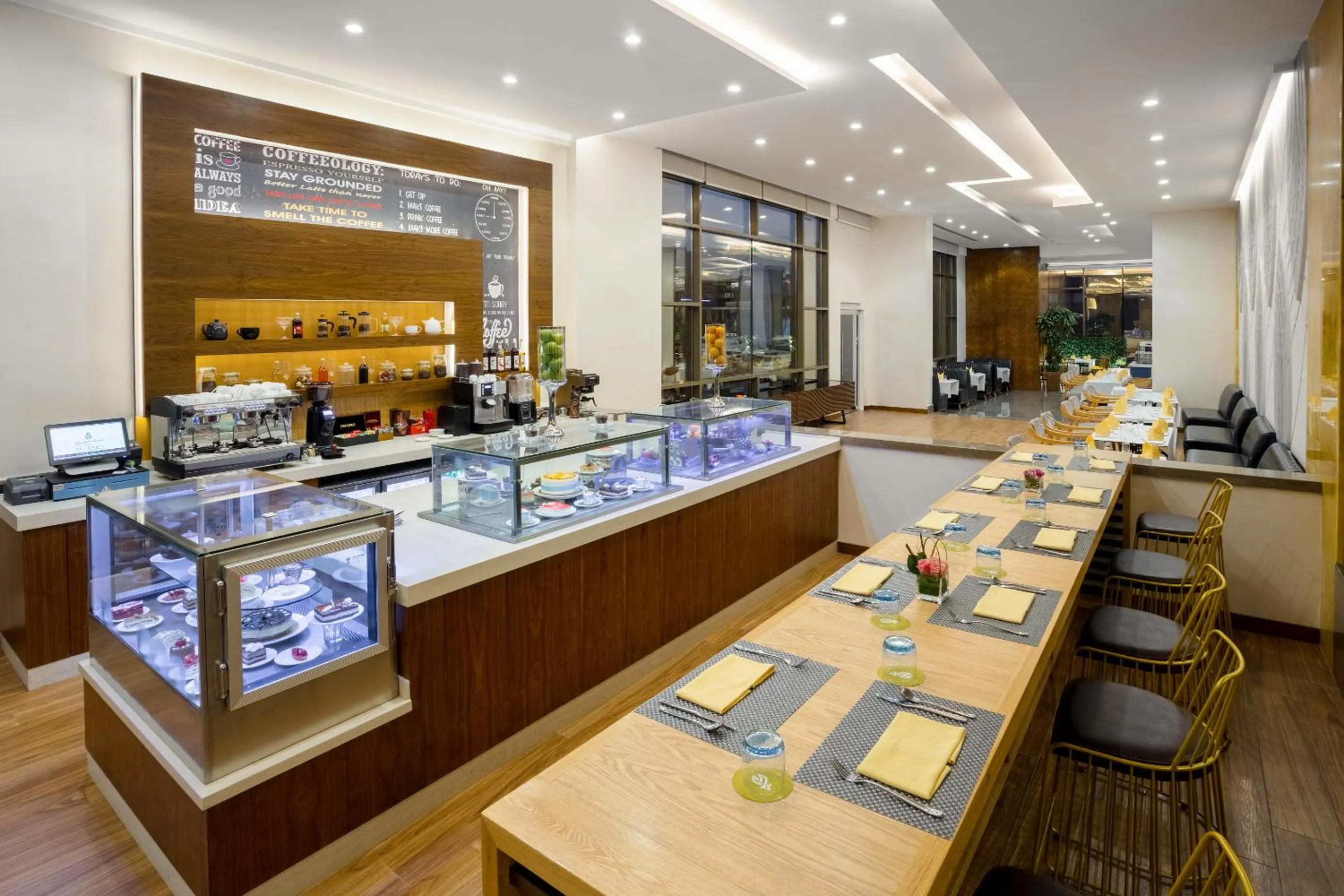 Restaurant/places to eat in Warwick Hotel Jeddah