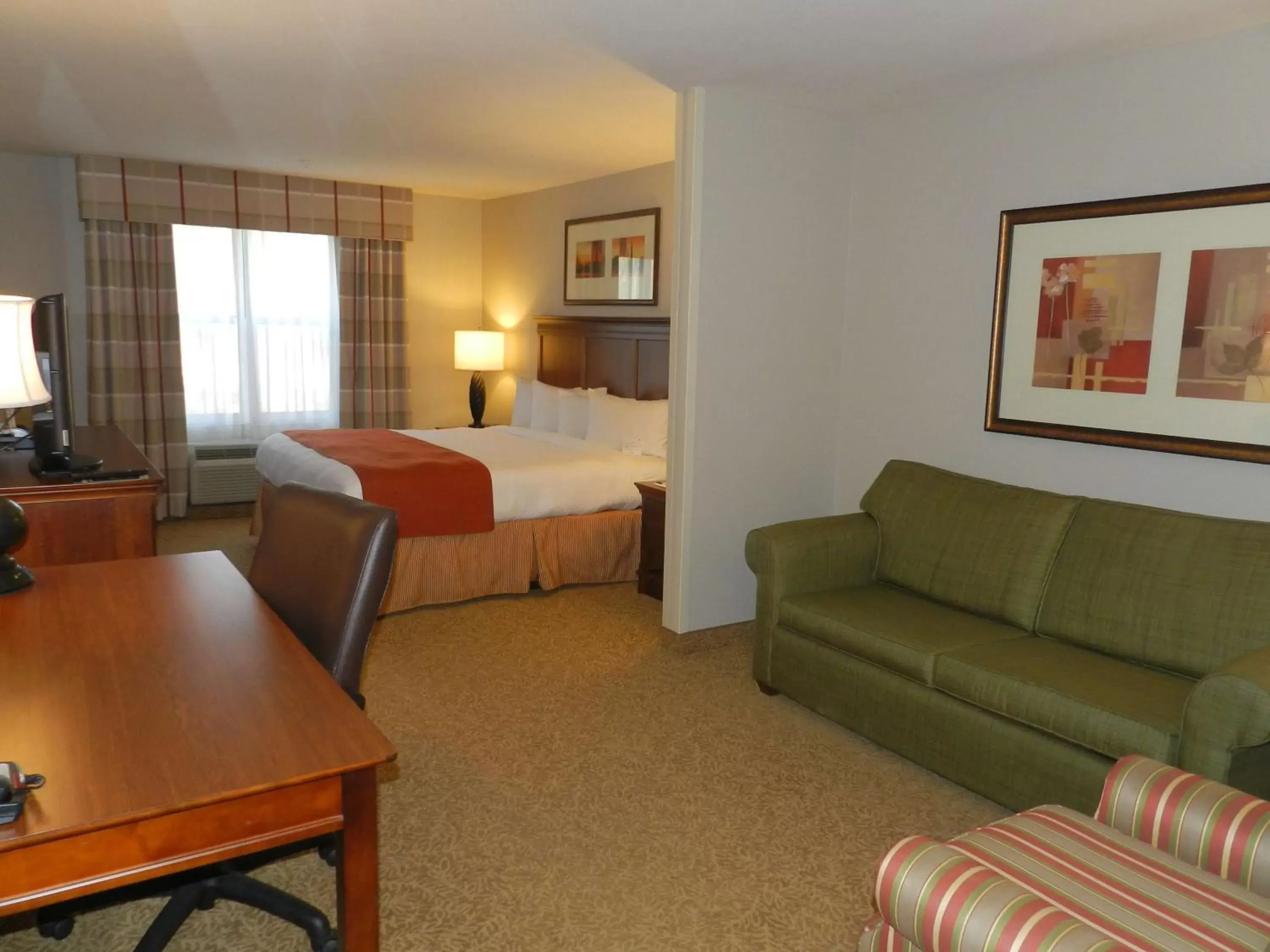 Photo of the whole room, Seating Area in Country Inn & Suites by Radisson, Braselton, GA