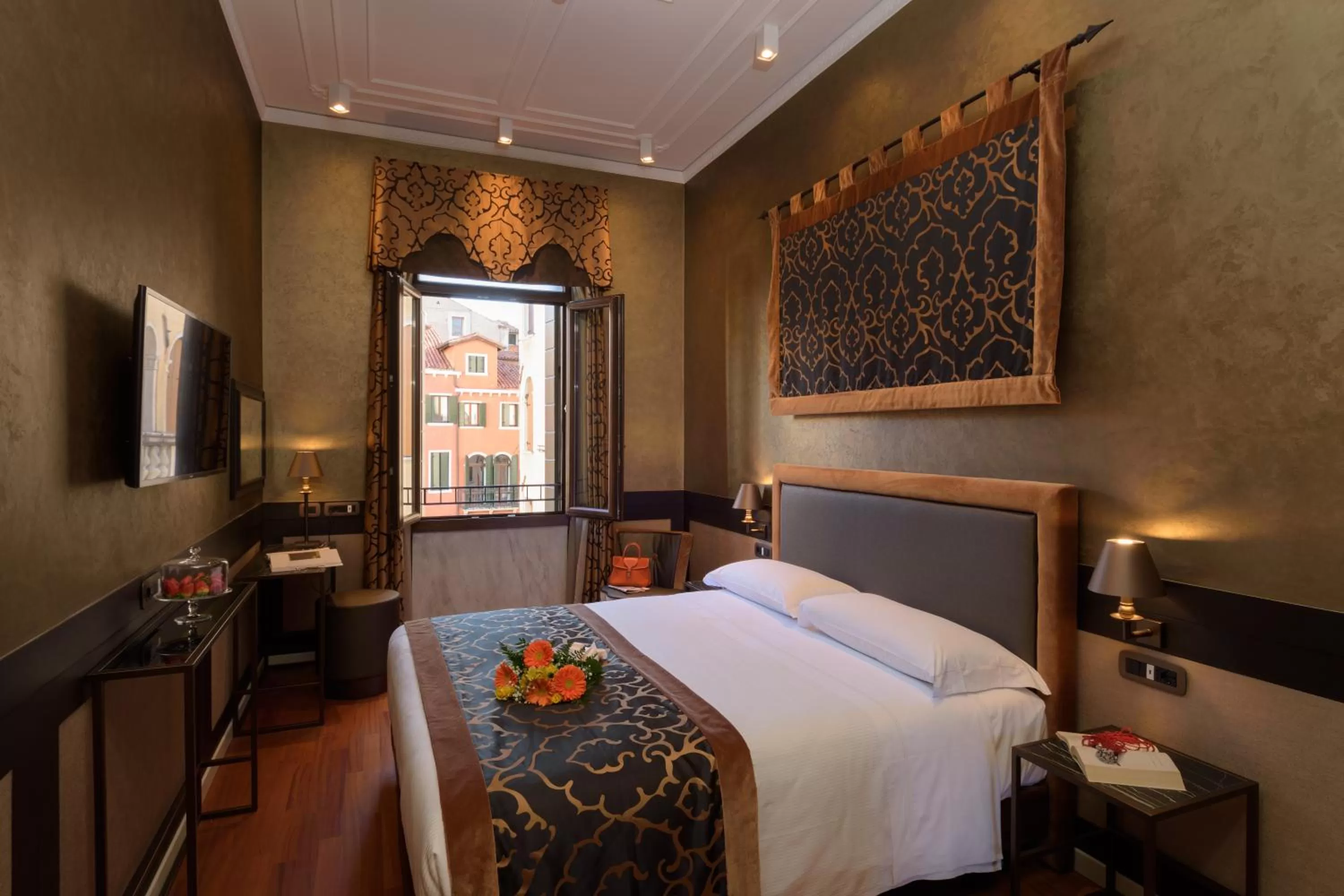 Photo of the whole room, Bed in UNAHOTELS Ala Venezia-Adults 16
