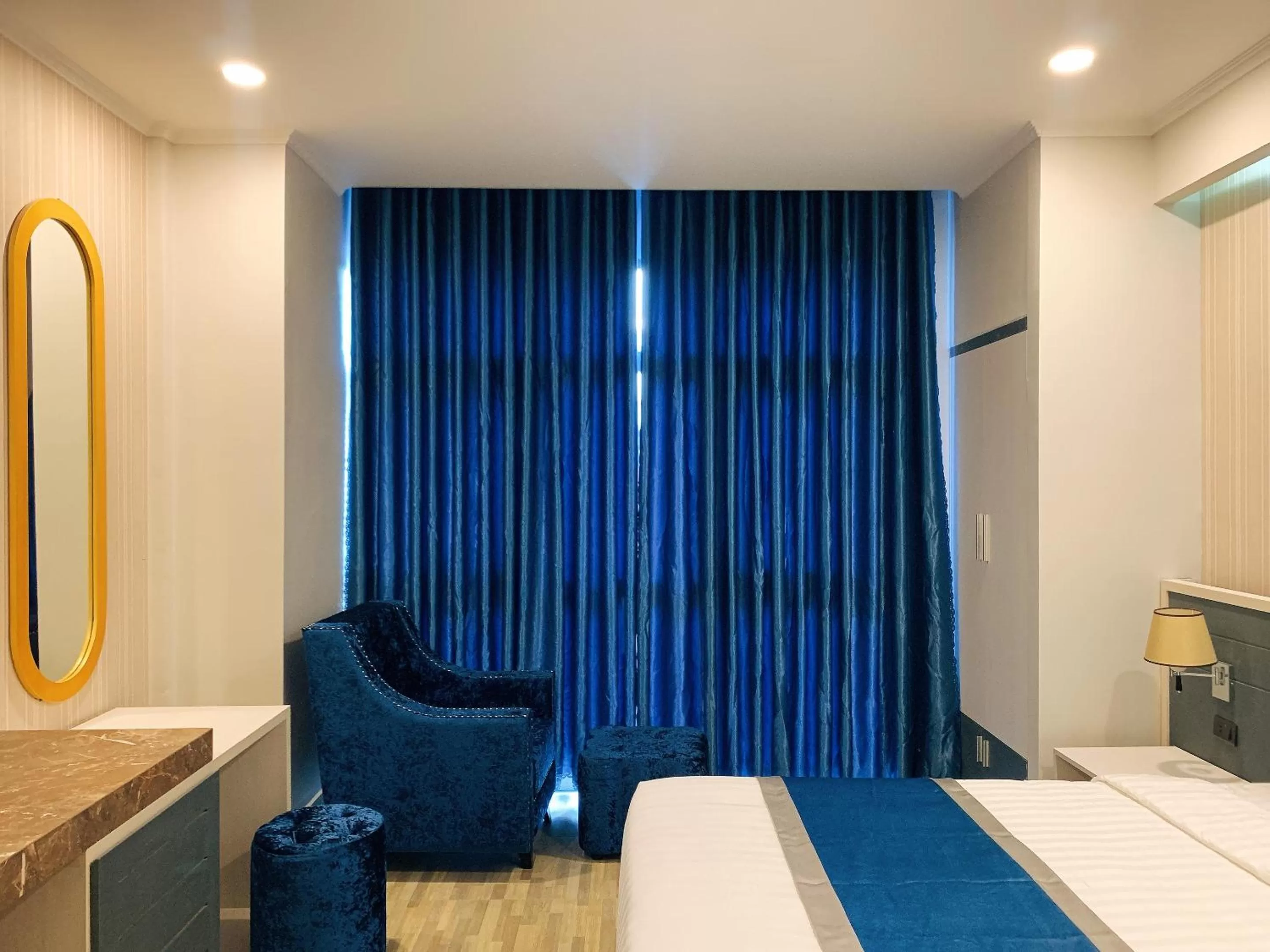 Deluxe King Room in LION HOTEL