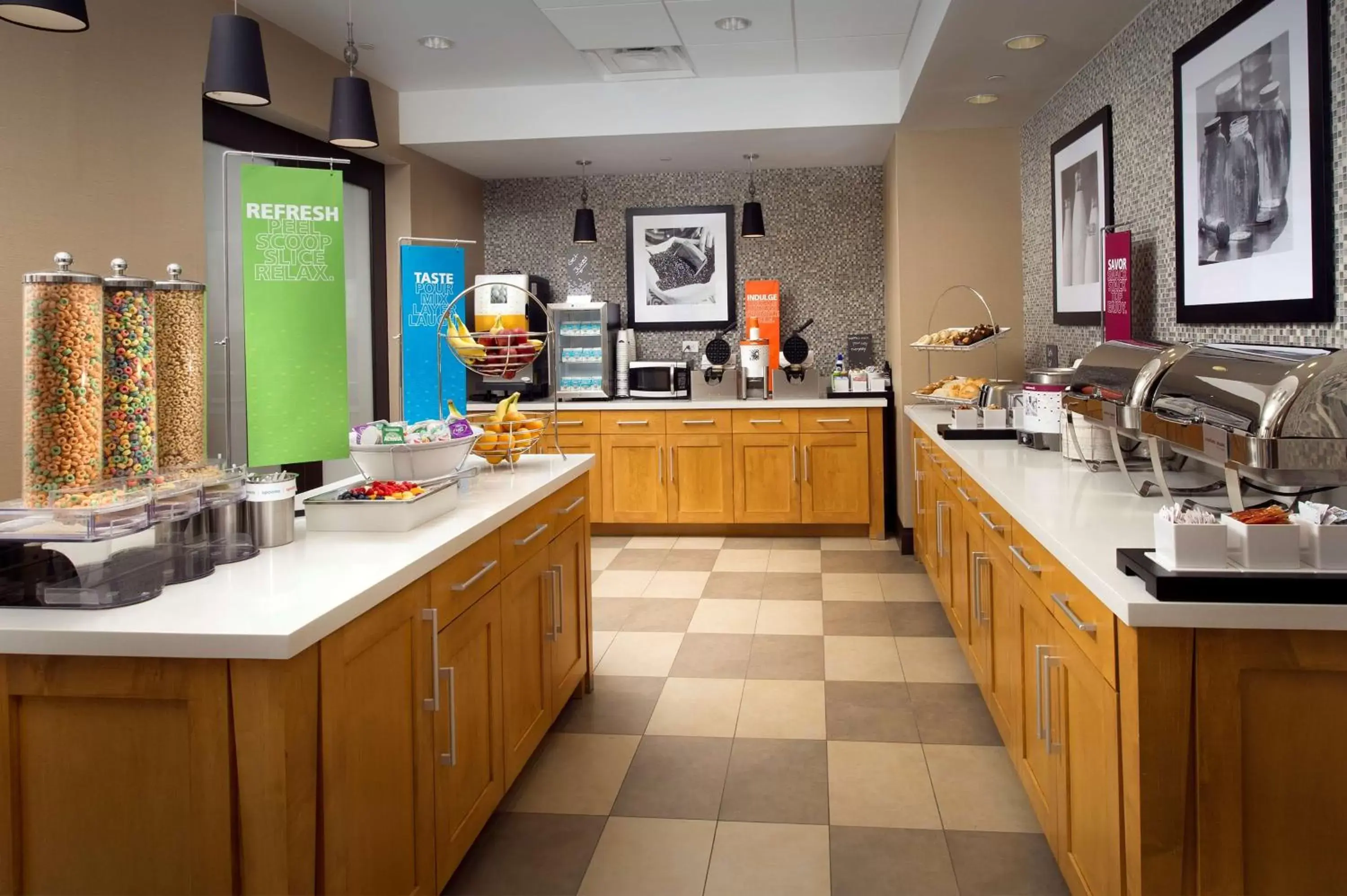 Breakfast in Hampton Inn & Suites Falls Church Breakfast in Hampton Inn & Suites Falls Church