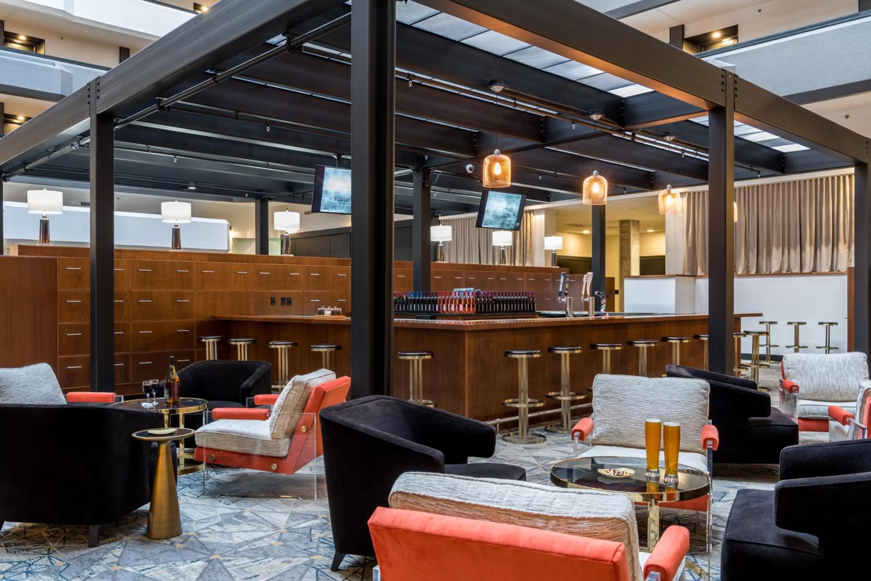 Lounge or bar in Wyndham Fort Smith City Center