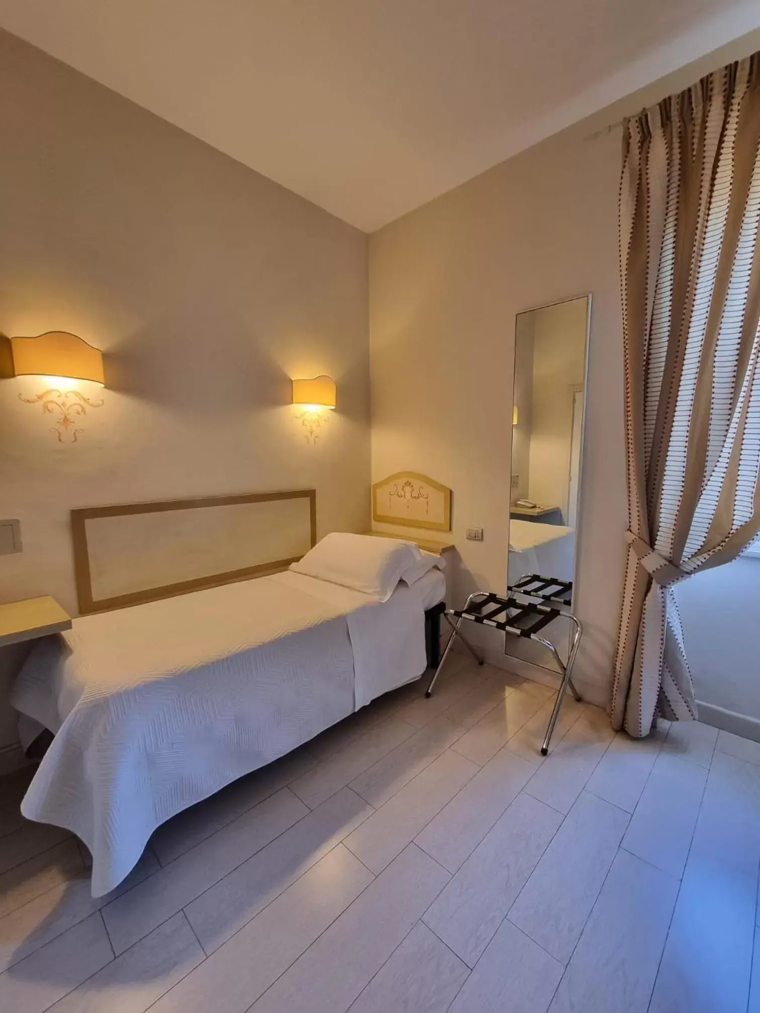Bedroom, Bed in Hotel Virgilio