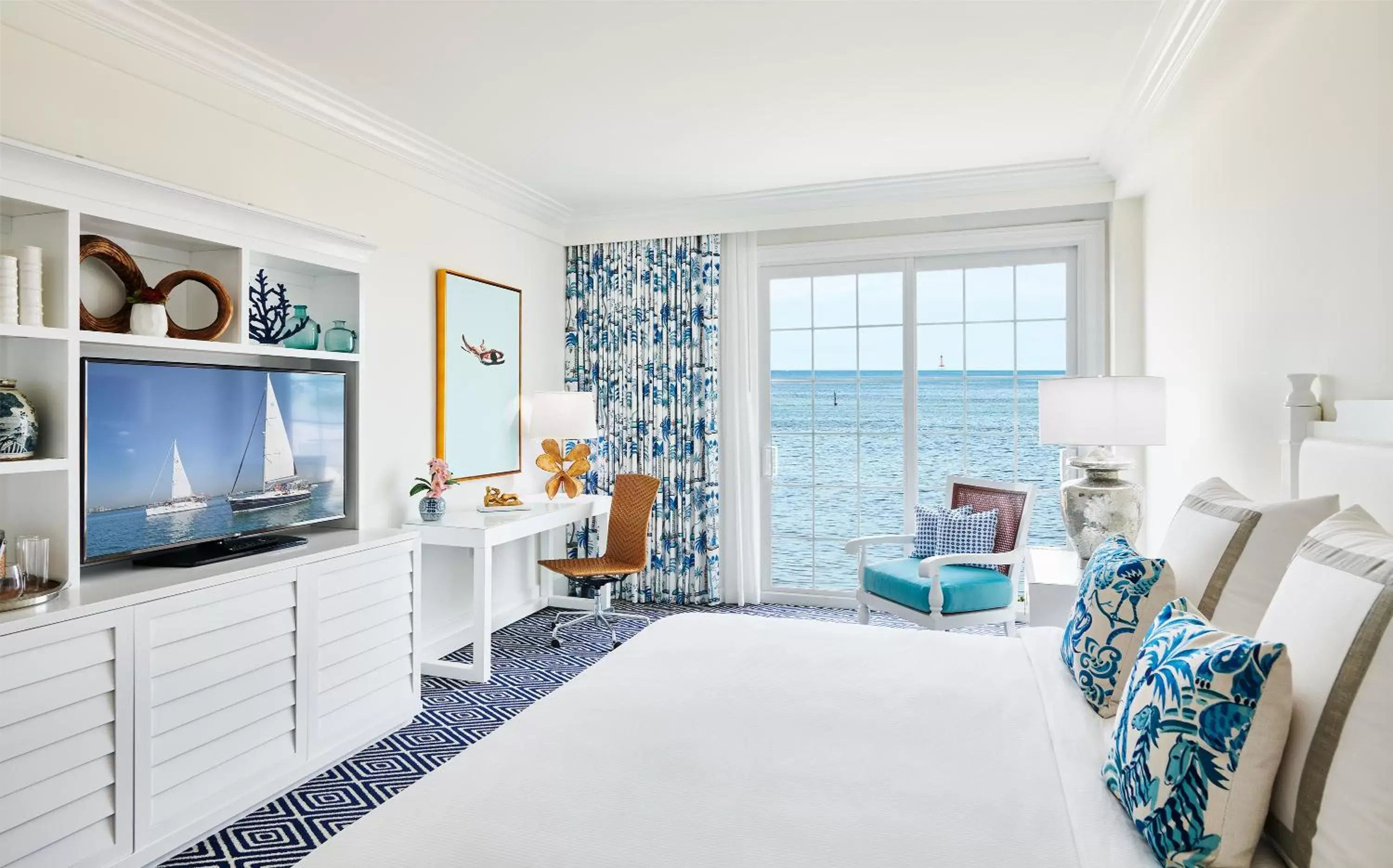 Bedroom, TV/Entertainment Center in Isla Bella Beach Resort & Spa - Florida Keys