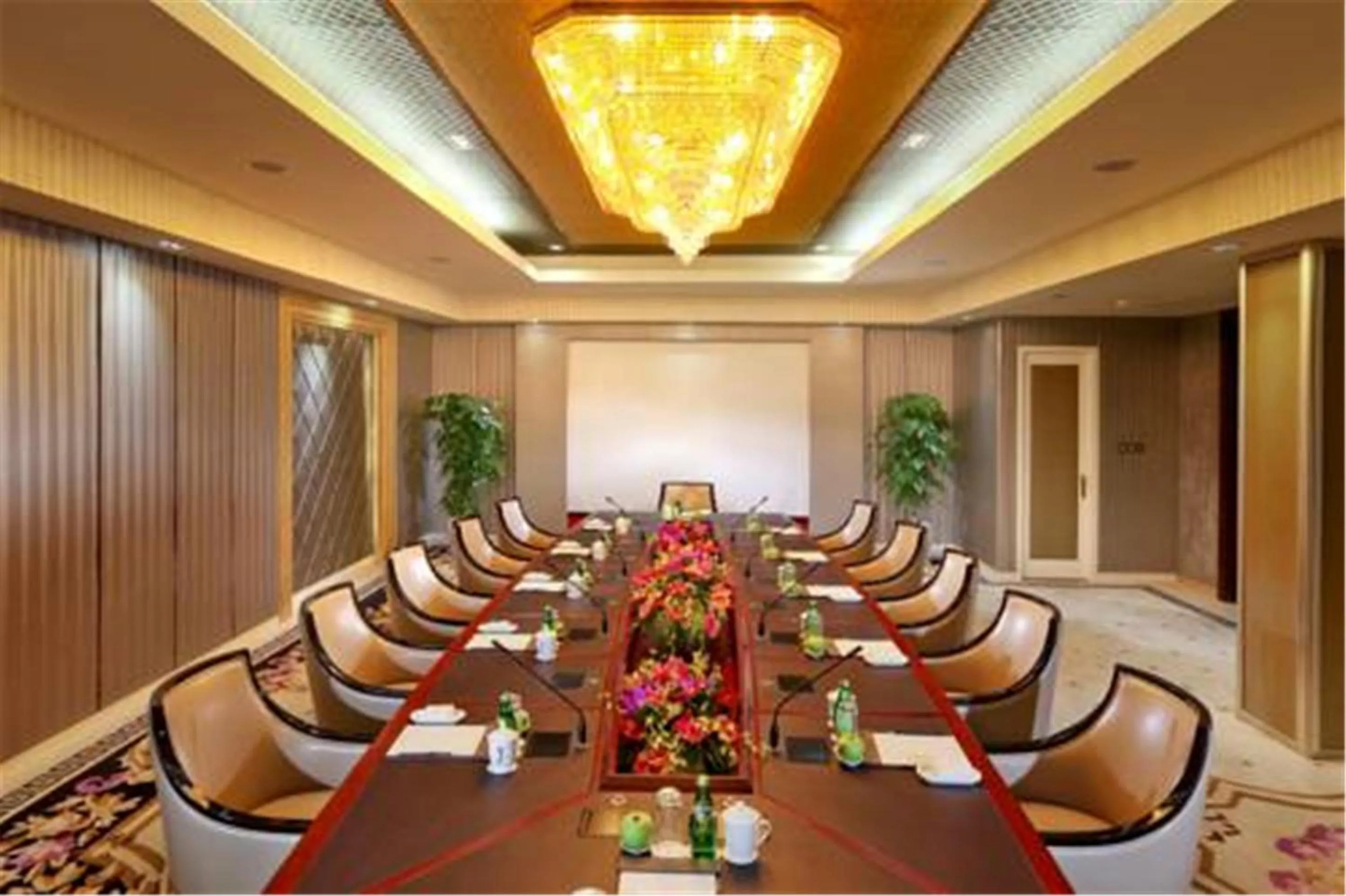 Meeting/conference room in Royal International Hotel Shanghai - Pudong International Airport