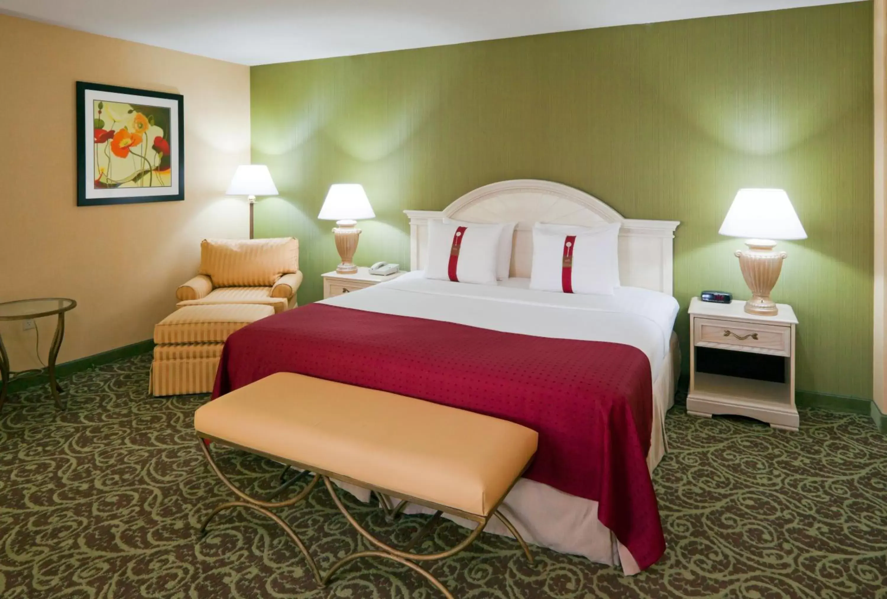 Bedroom, Bed in Holiday Inn Chantilly-Dulles Expo Airport, an IHG Hotel