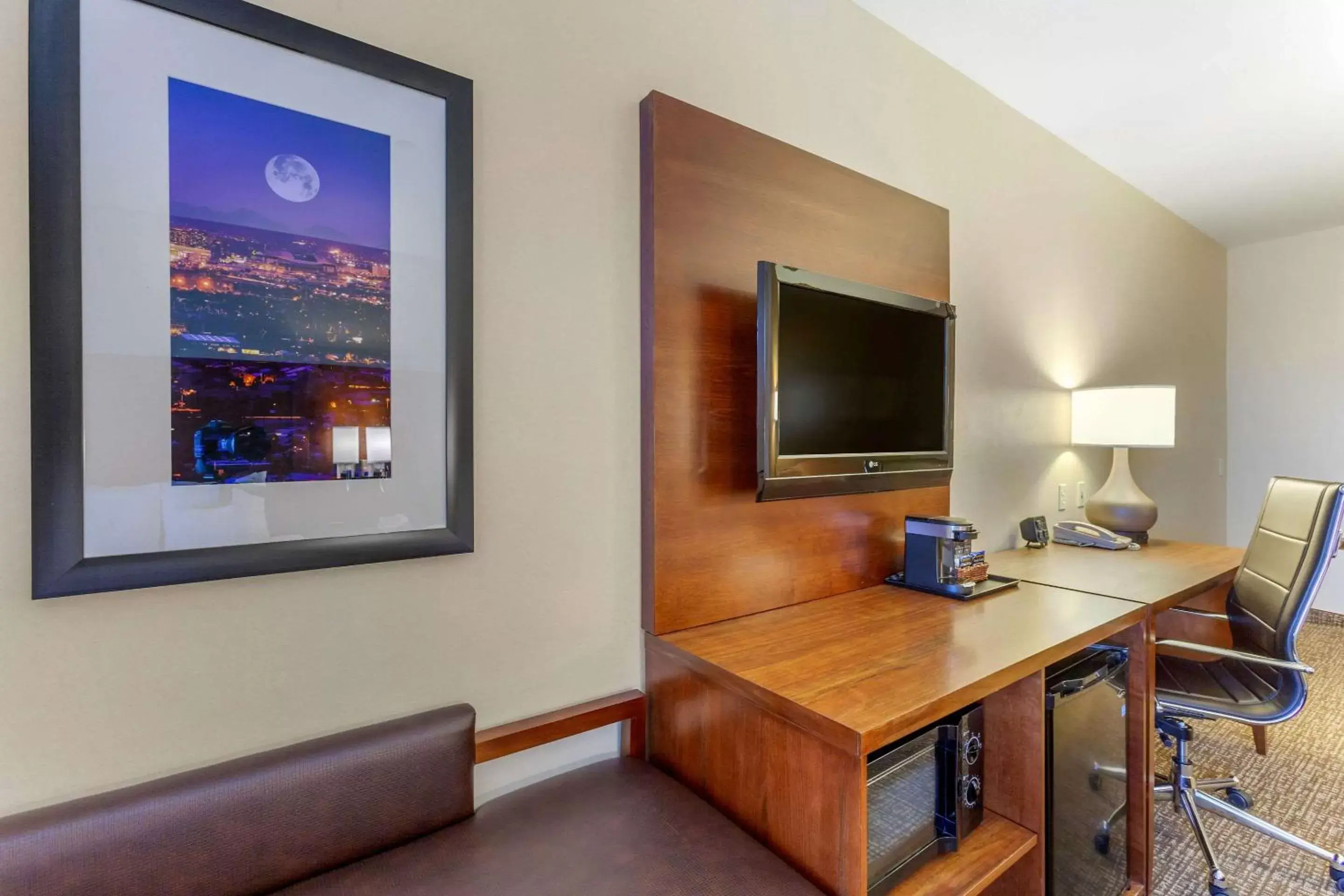 Photo of the whole room, TV/Entertainment Center in Comfort Suites Glendale - State Farm Stadium Area