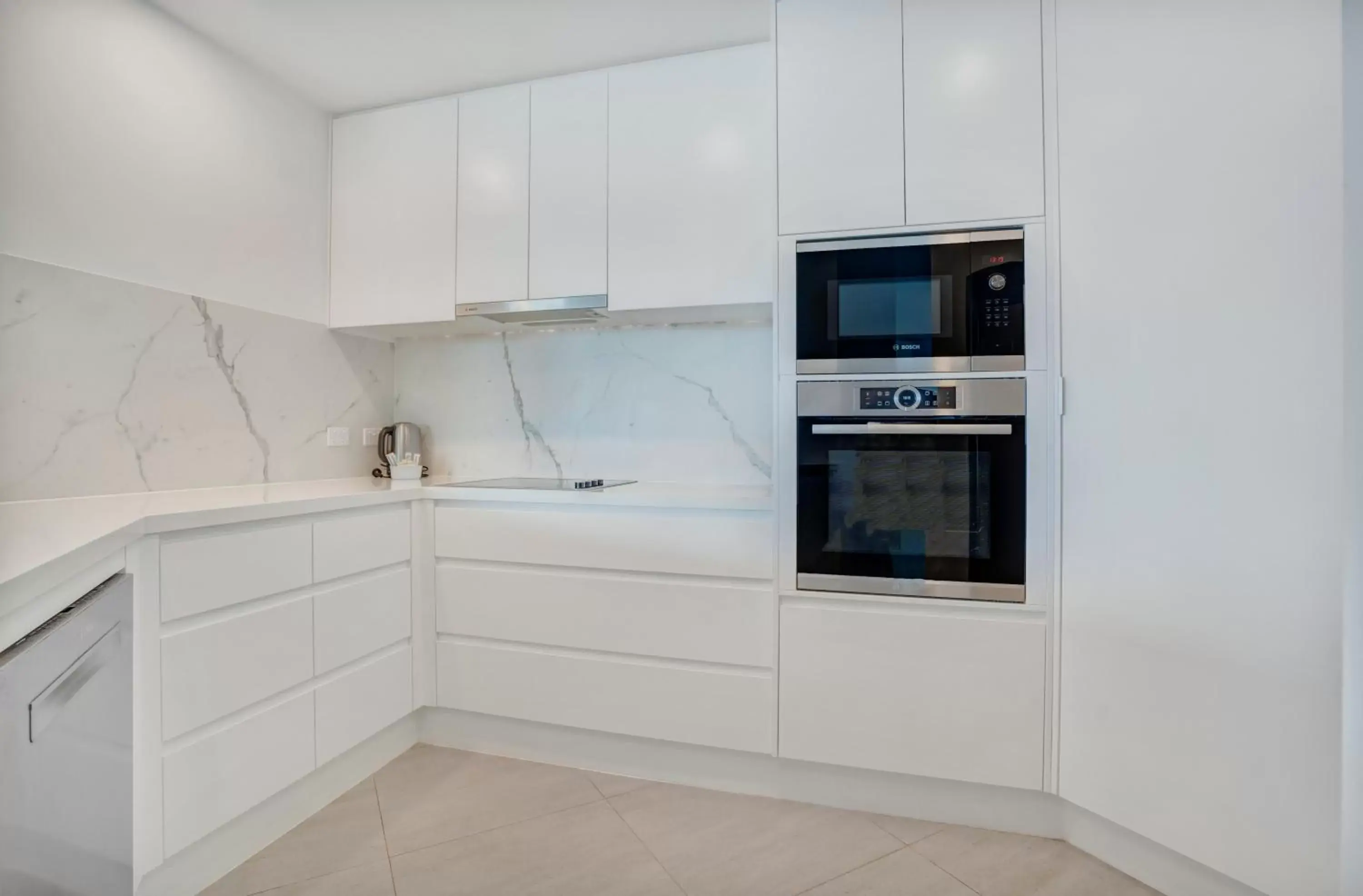 Kitchen or kitchenette, Kitchen/Kitchenette in Oceana On Broadbeach