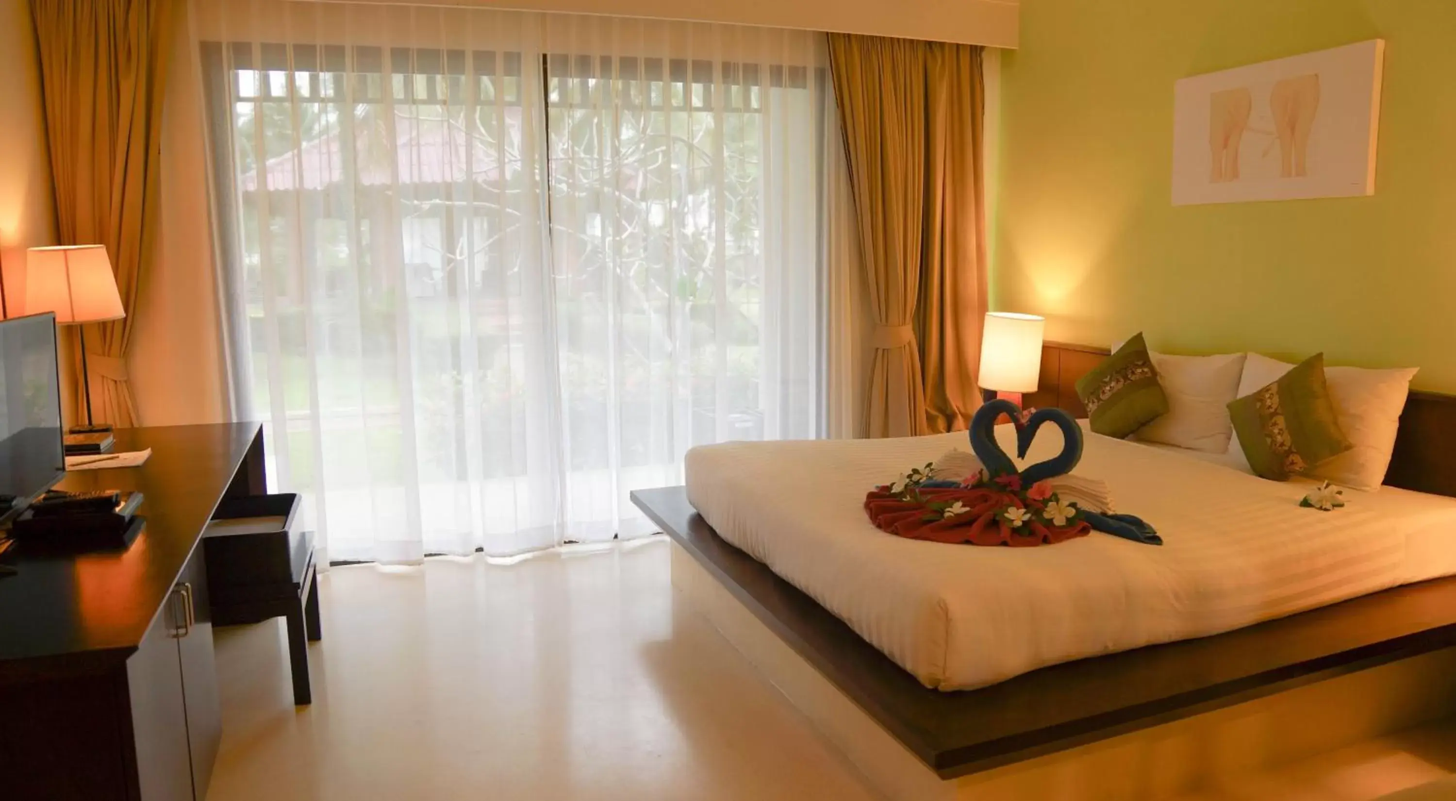 Bed in Palm Galleria Resort-SHA Extra Plus