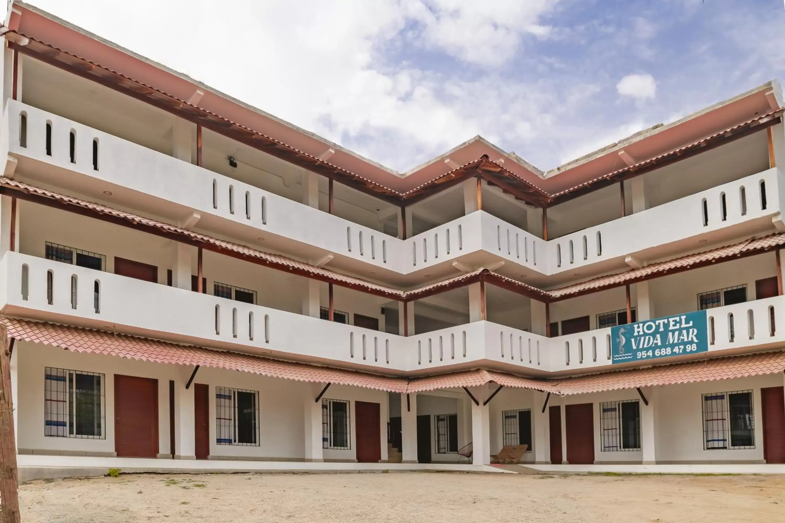 Facade/entrance, Property Building in Hotel VidaMar