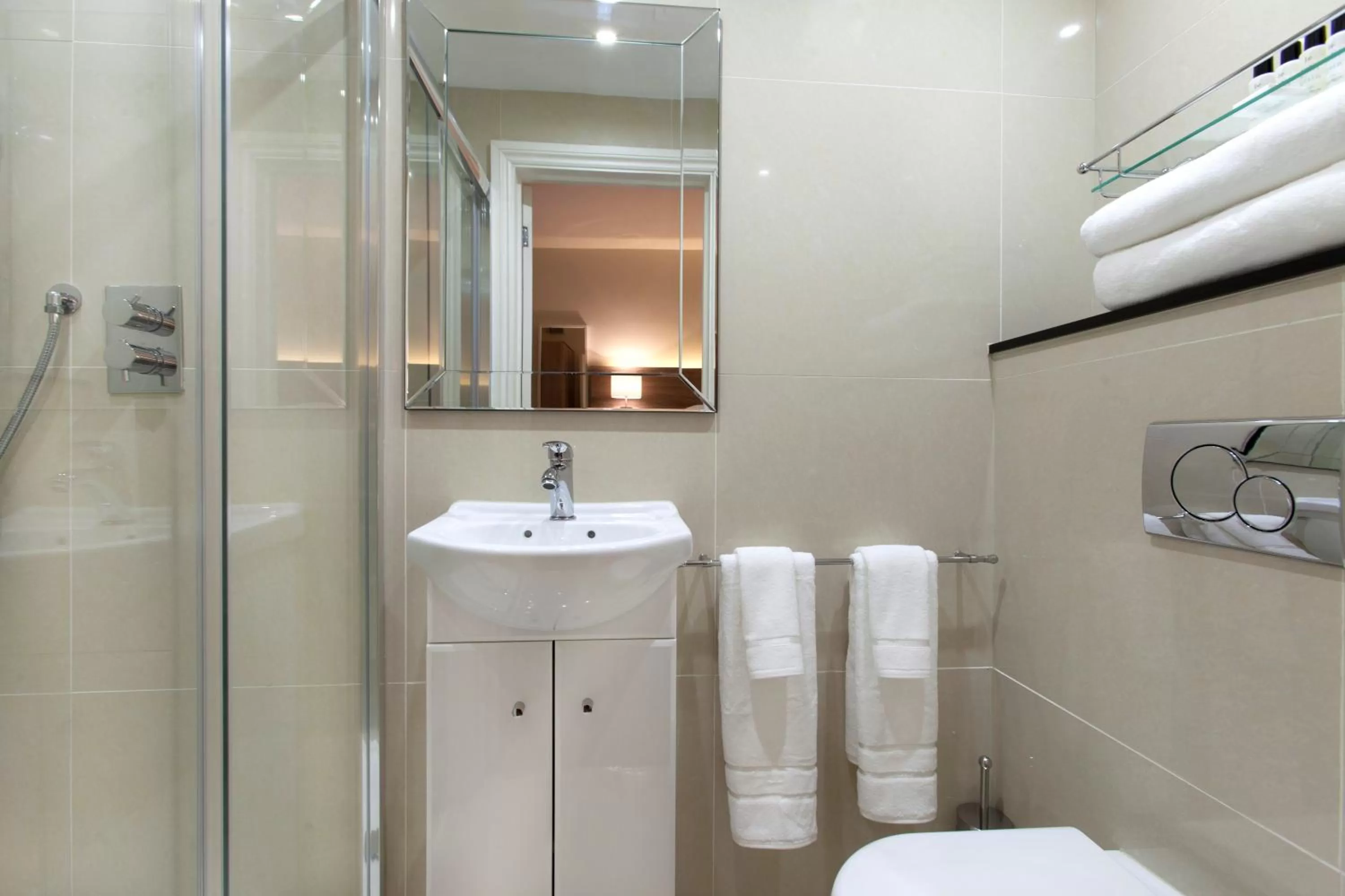 Bathroom in Hotel Shepherds Bush London