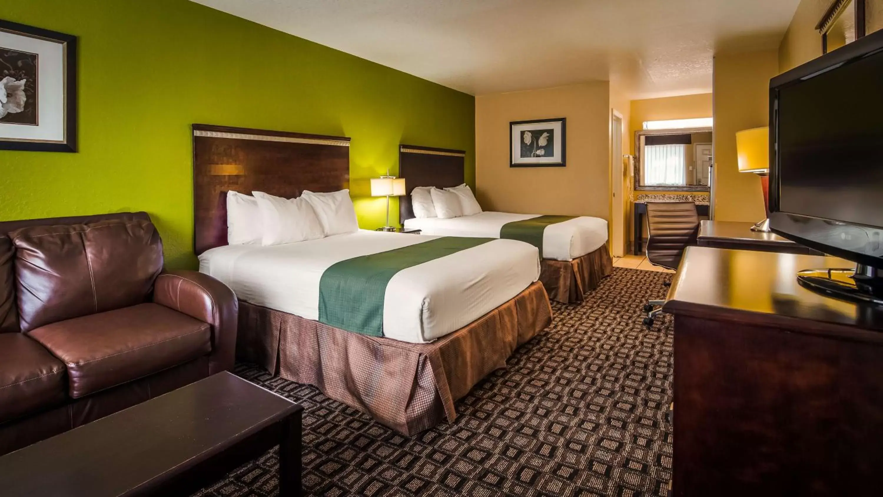 Bed in SureStay Hotel by Best Western Floresville