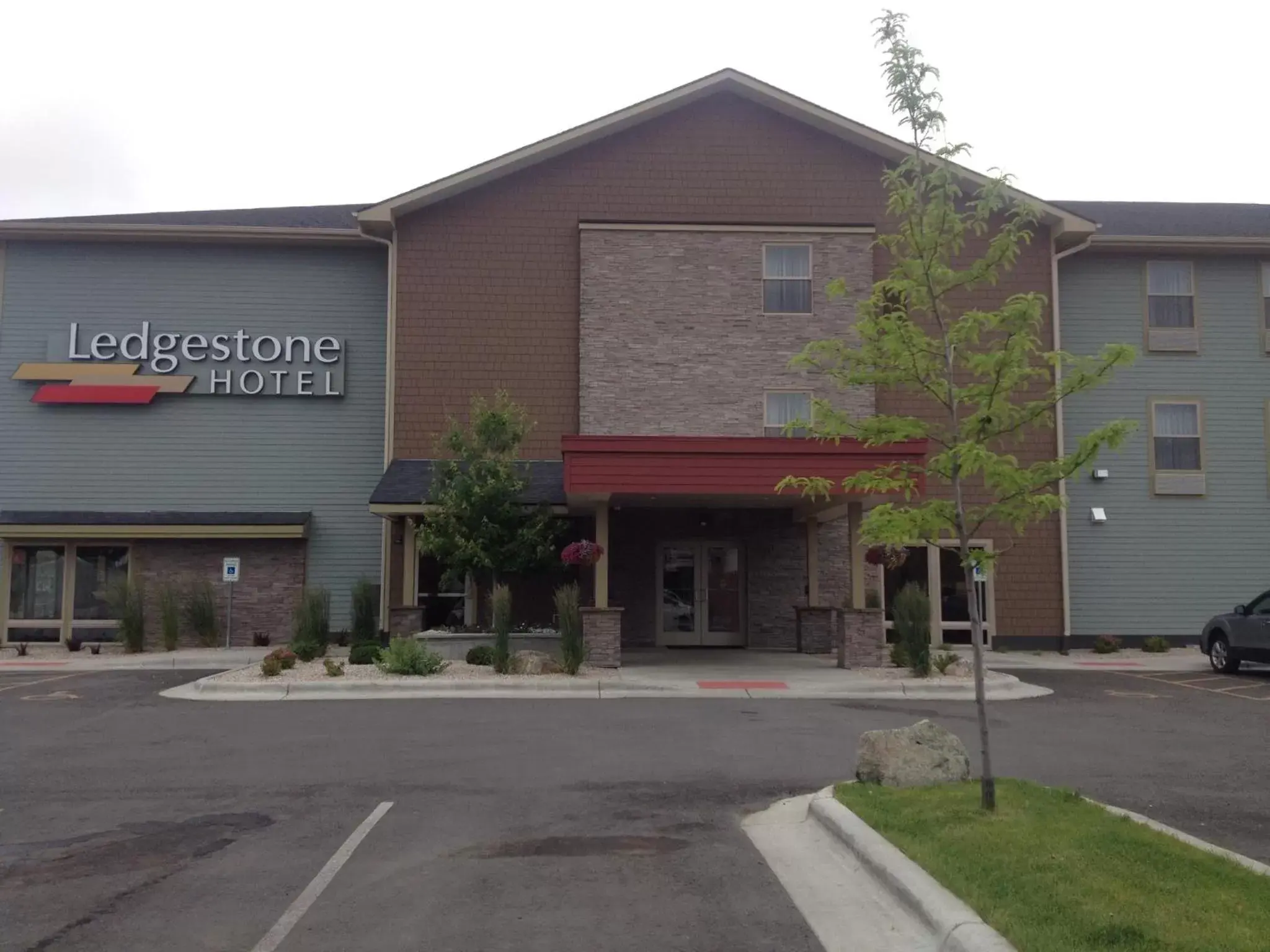 Facade/entrance, Property Building in Ledgestone Hotel Billings