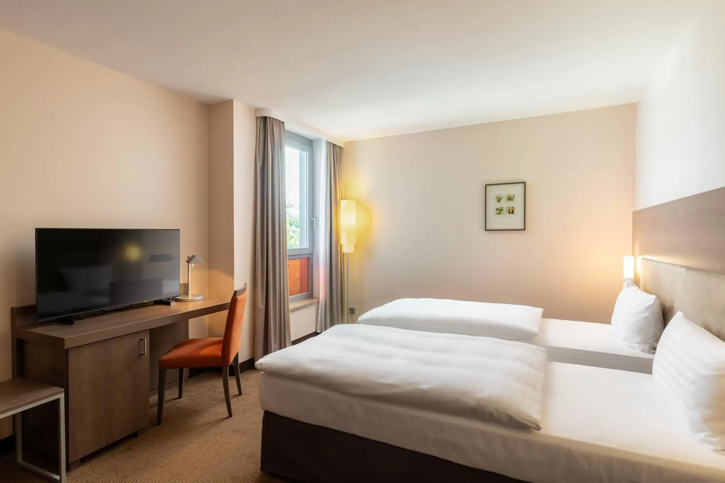 Photo of the whole room, Bed in IntercityHotel Berlin Airport Area North