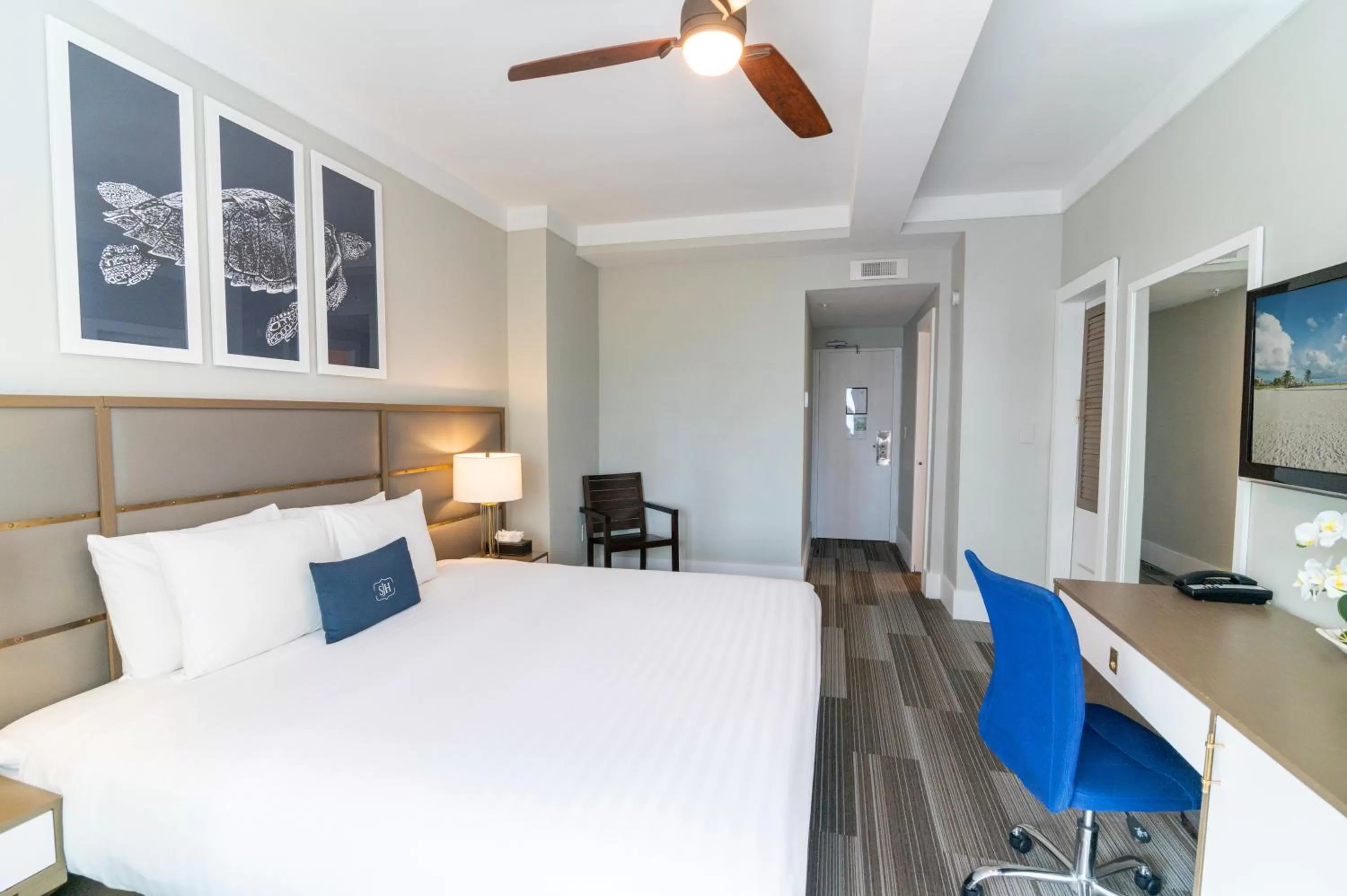 Bedroom, Bed in San Juan Hotel Miami Beach