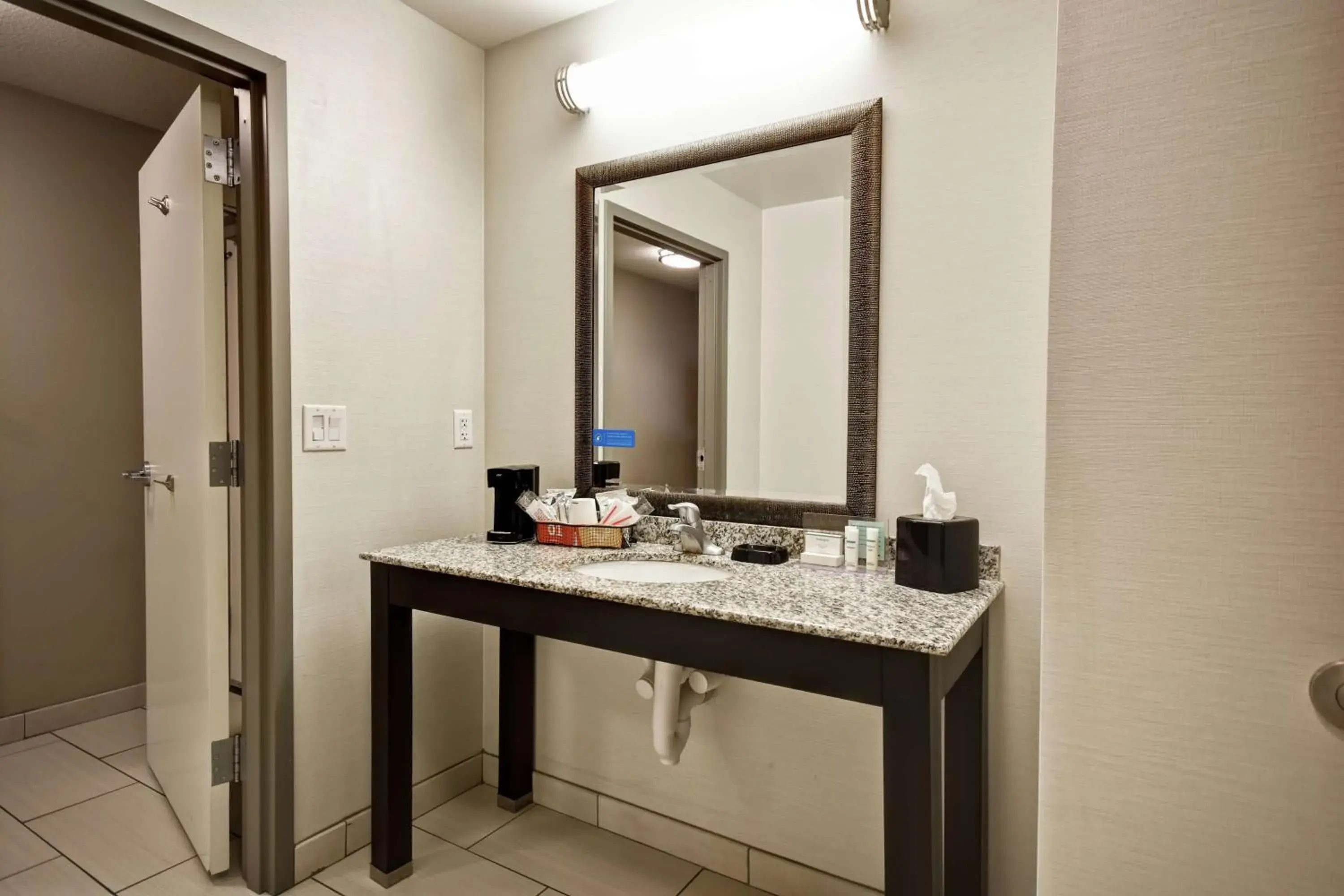 Photo of the whole room, Bathroom in Hampton Inn By Hilton Middletown