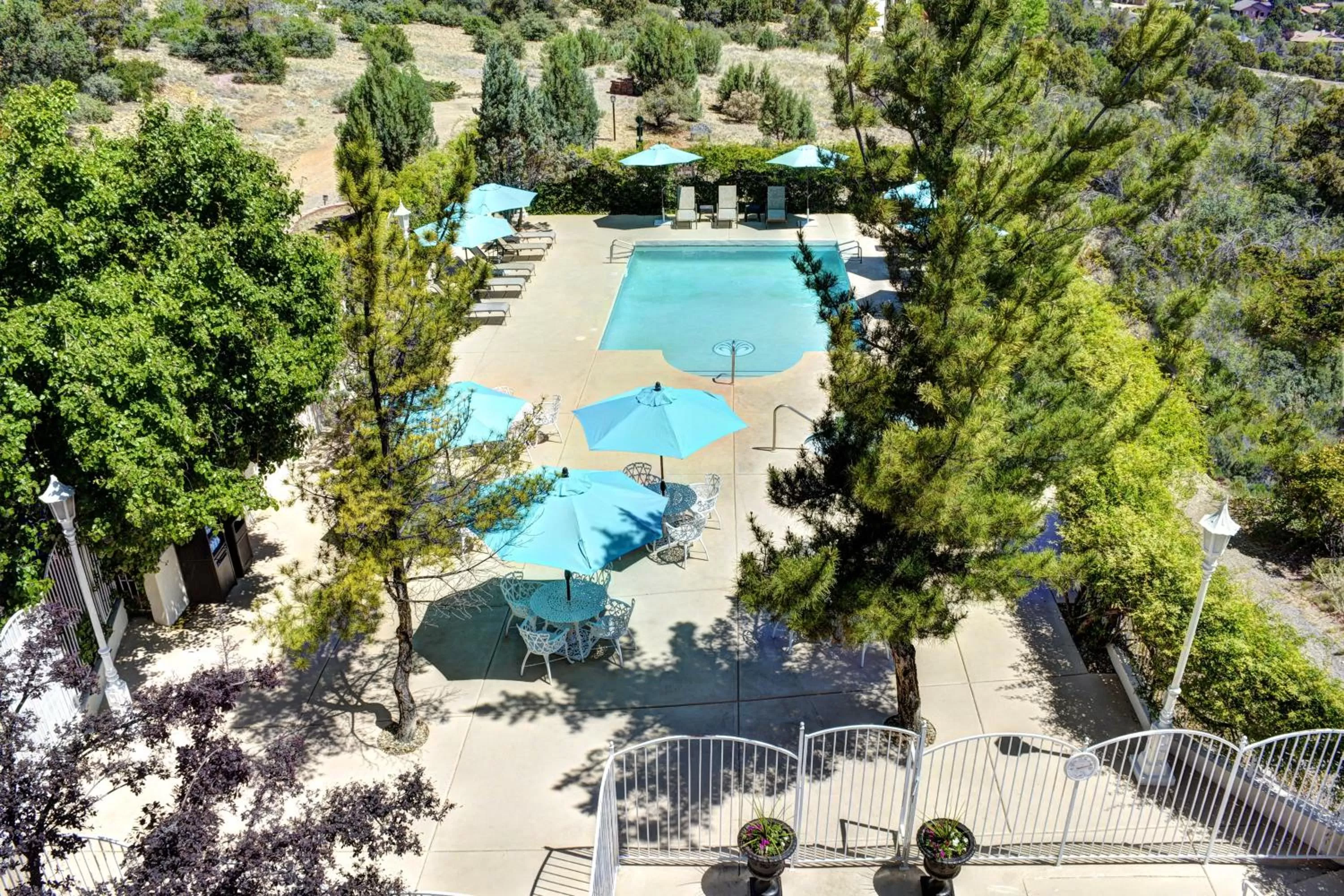 Patio in Forest Villas Hotel