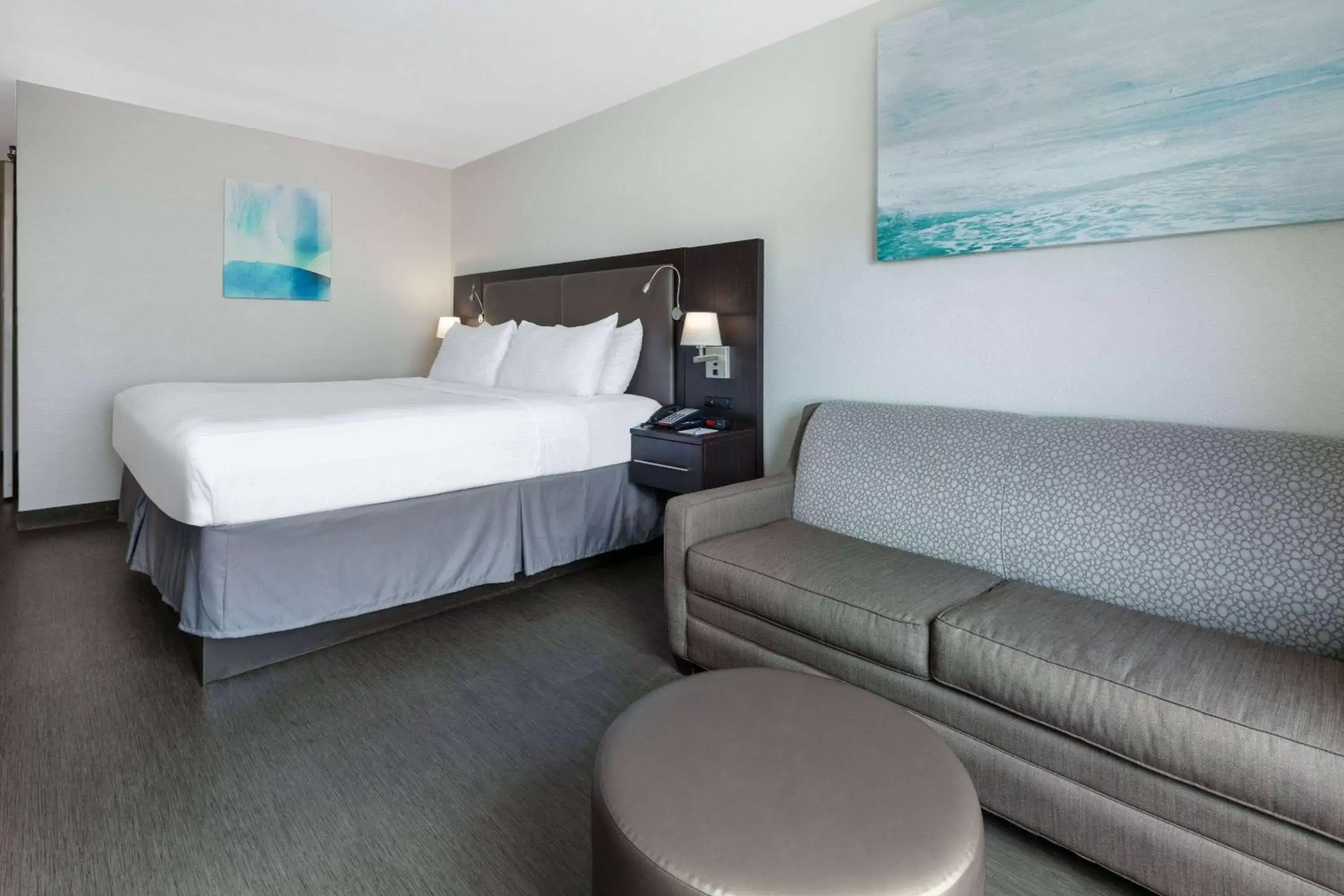 Bed in Wyndham Corpus Christi Resort North Padre Island