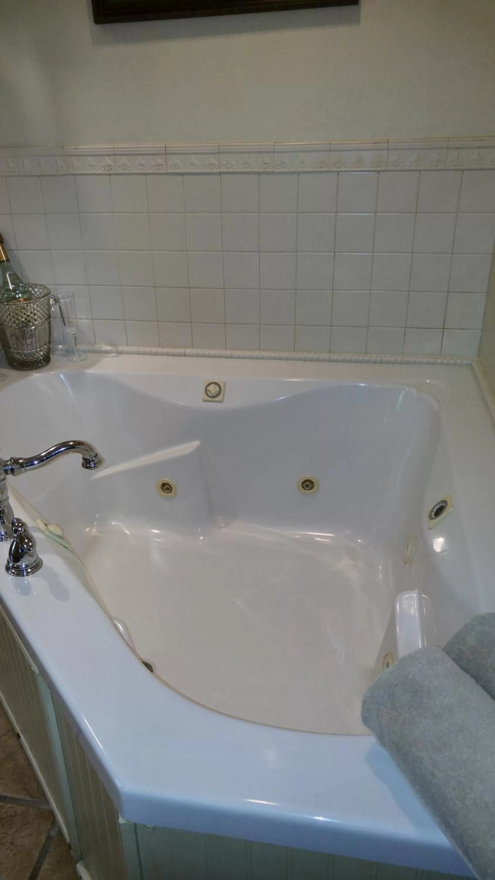 Bathroom in Hidden Springs Bed and Breakfast