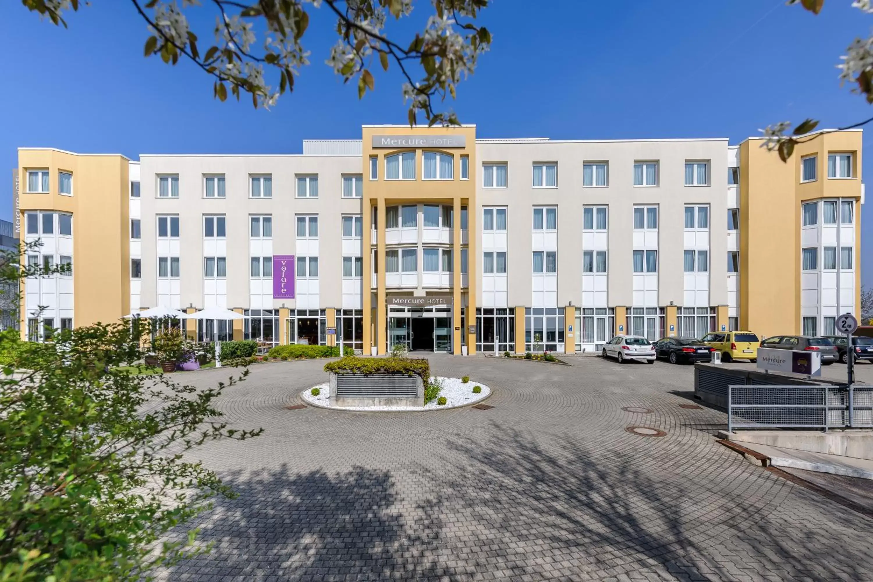 Facade/entrance, Property Building in Mercure Hotel Stuttgart Gerlingen