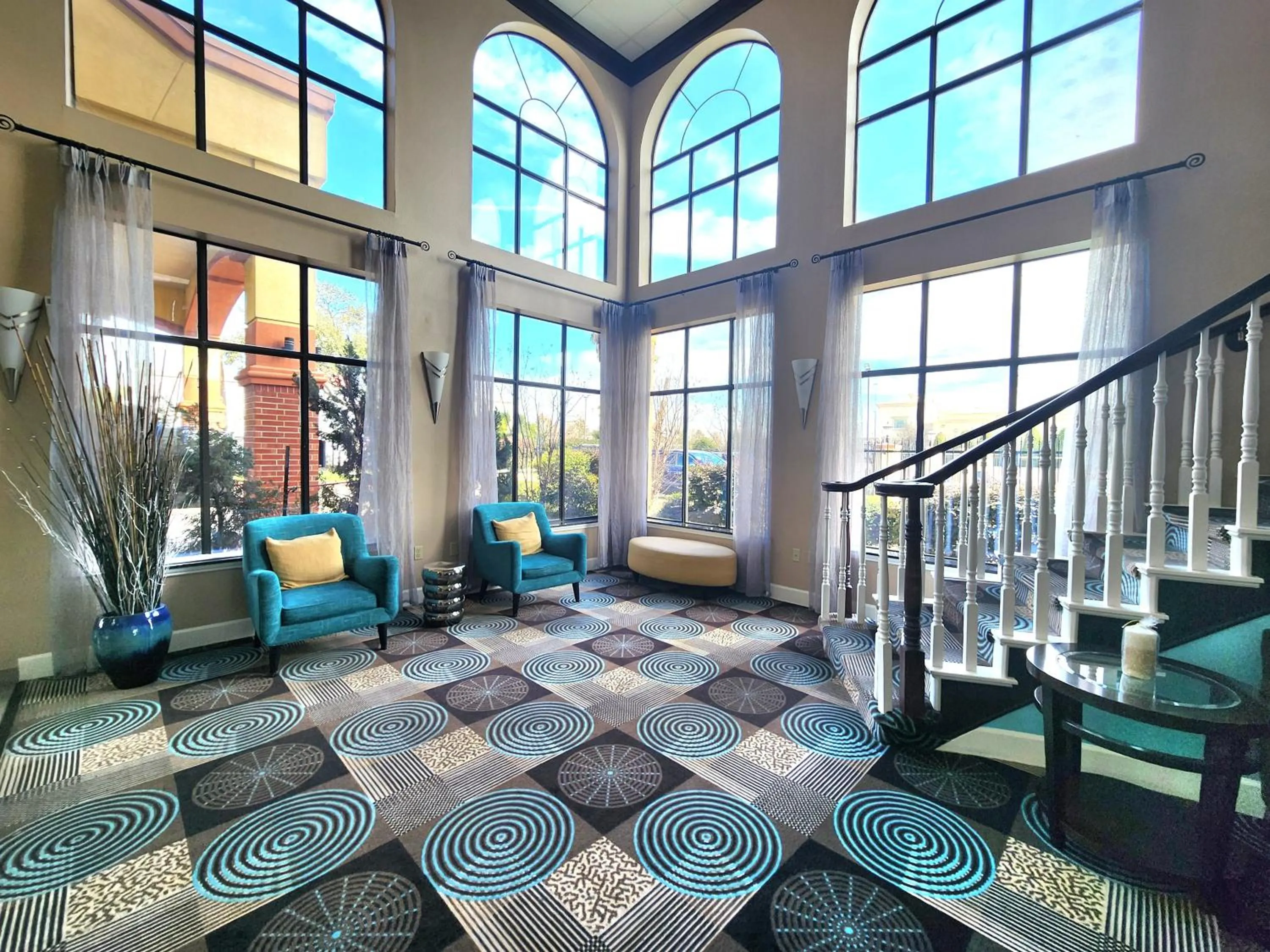 Lobby or reception in Days Inn & Suites by Wyndham Sam Houston Tollway