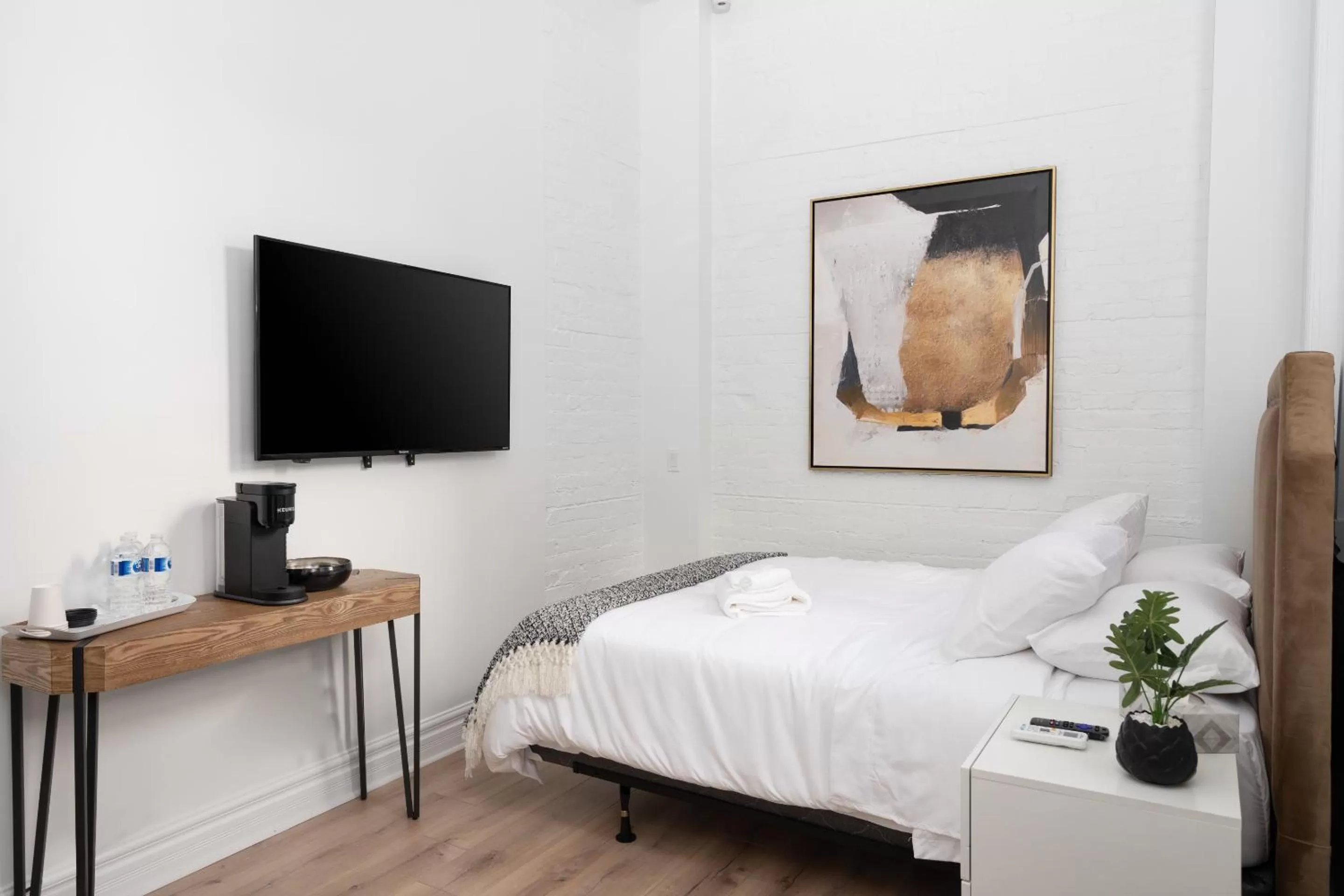 Bed in Le Penfield Par Nomade MTL