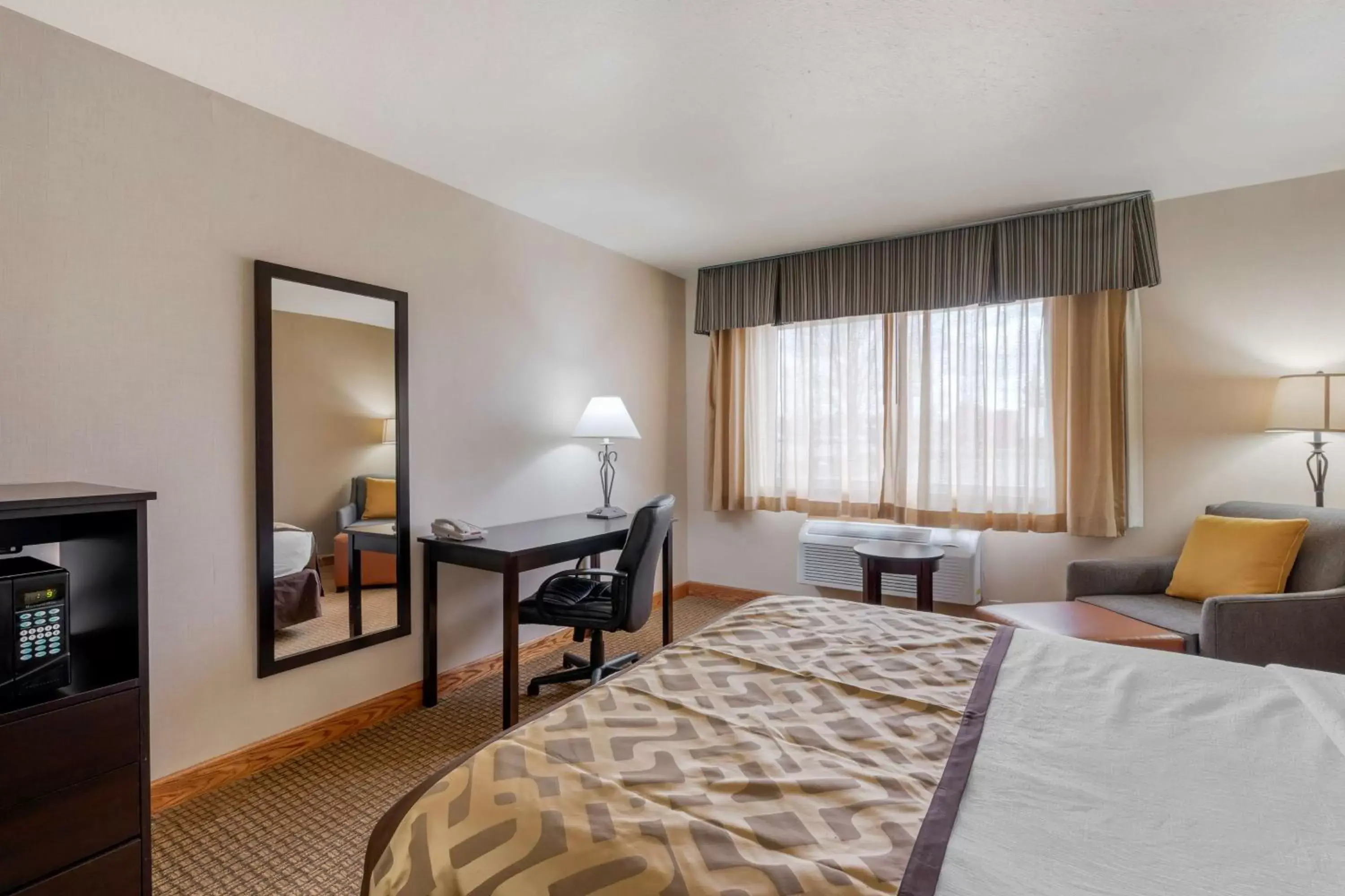 Bedroom, Bed in Best Western Pinedale Inn