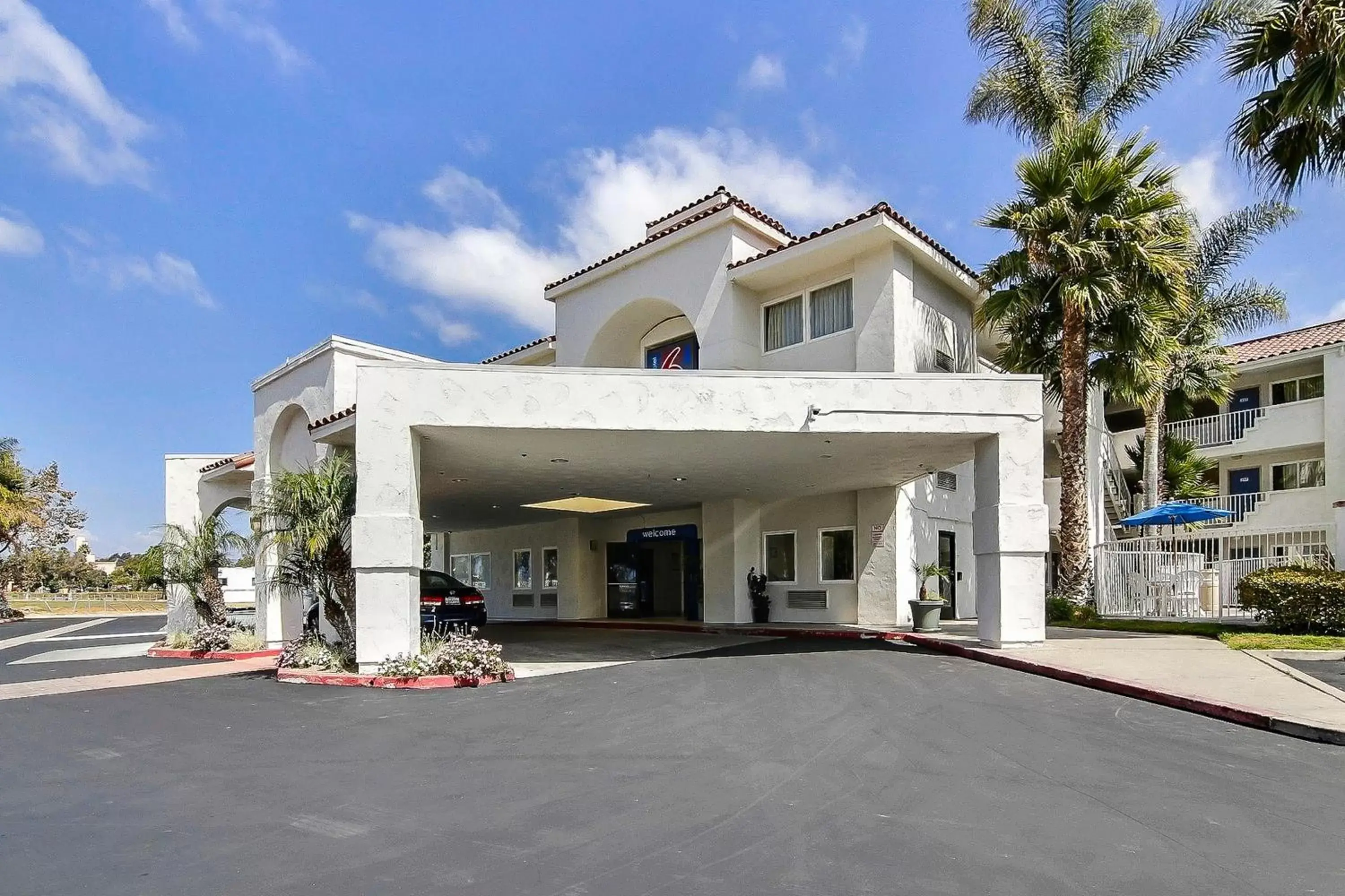 Facade/entrance, Property Building in Motel 6-Ventura, CA - South