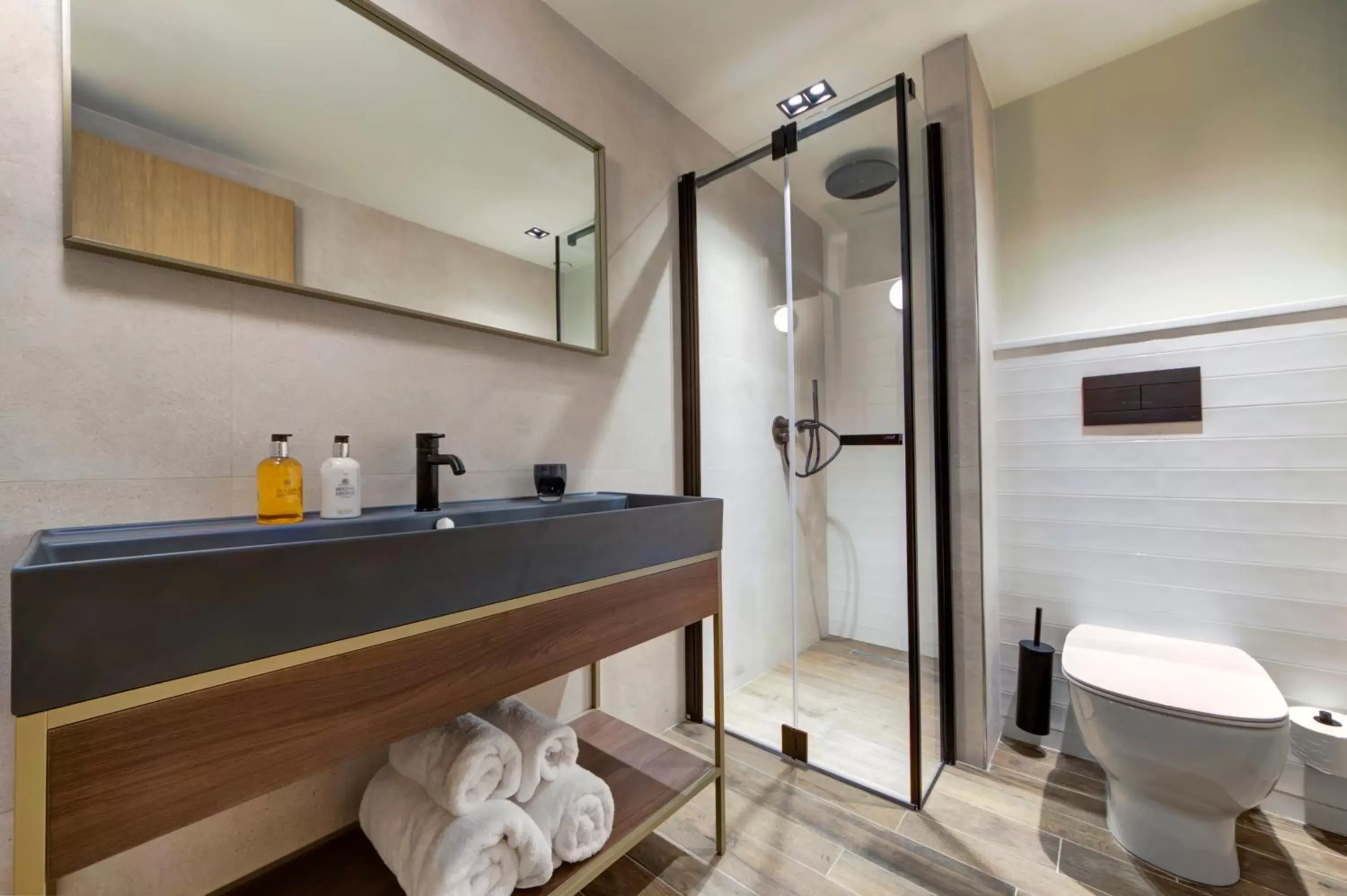 Bathroom in Land's End, Boutique Hotel