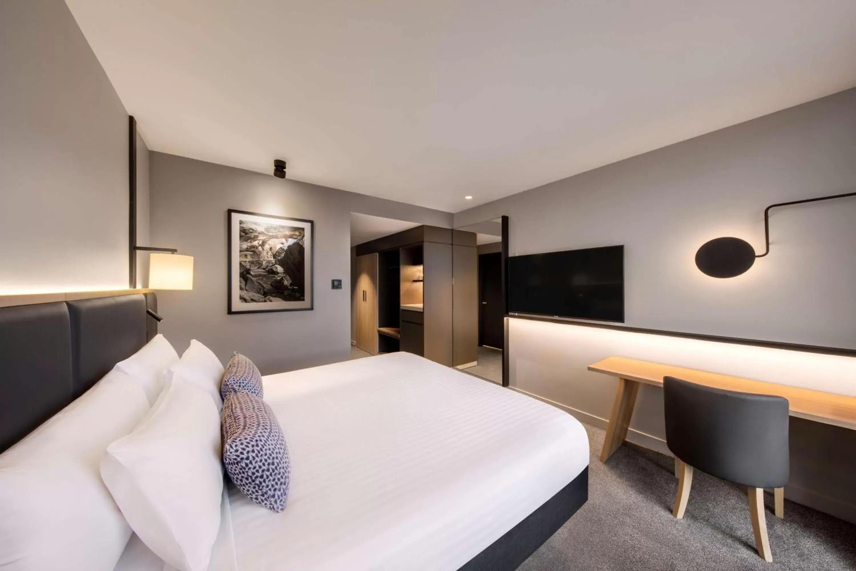 Bedroom, Bed in Vibe Hotel Hobart