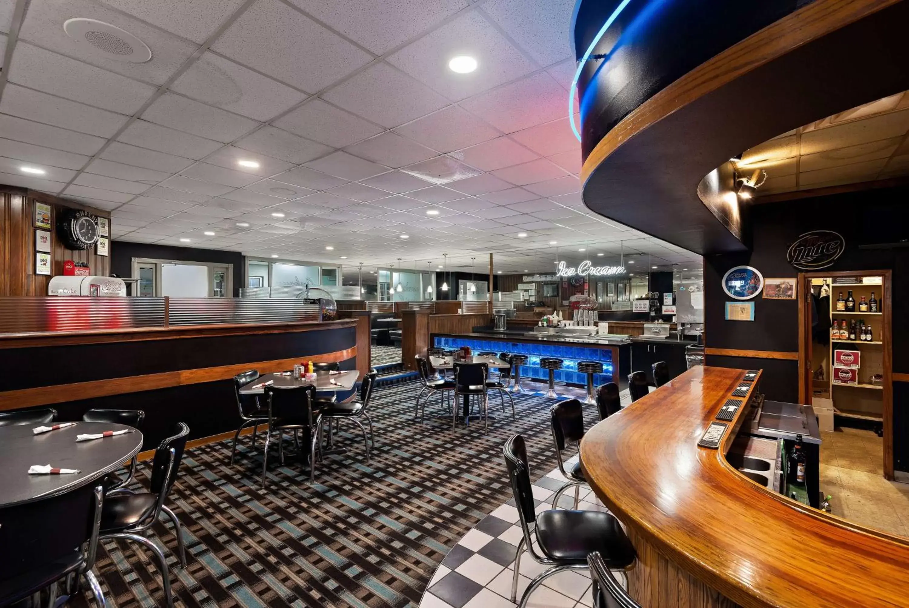 Restaurant/places to eat, Lounge/Bar in Wyndham Garden Ankeny
