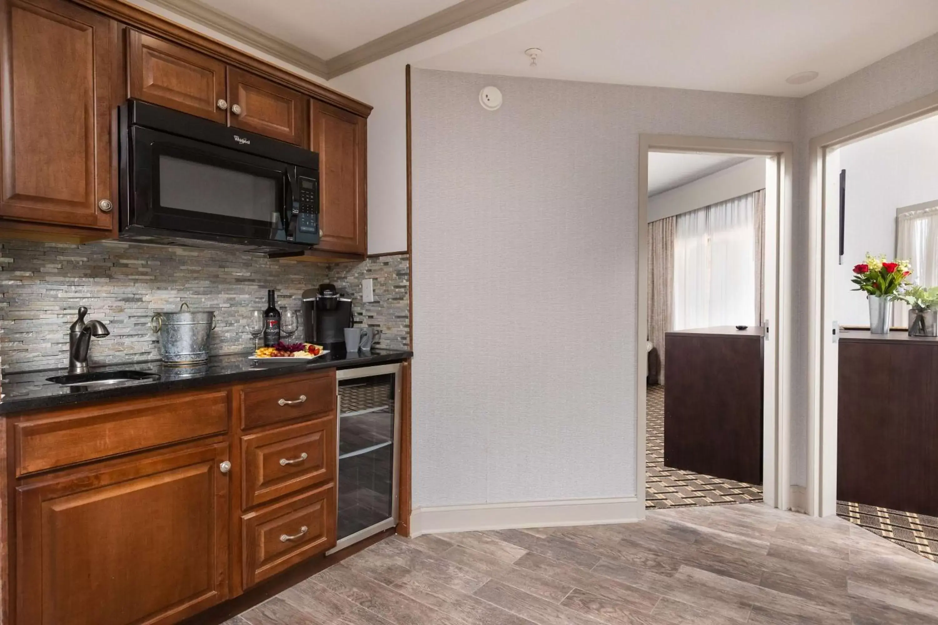 Kitchen or kitchenette, Kitchen/Kitchenette in Inn at the Colonnade Baltimore - A DoubleTree by Hilton Hotel