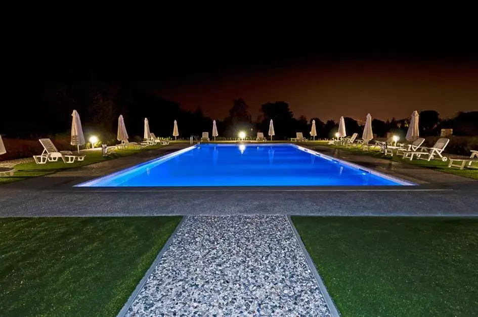 Night, Swimming Pool in Hotel Villa Cheli