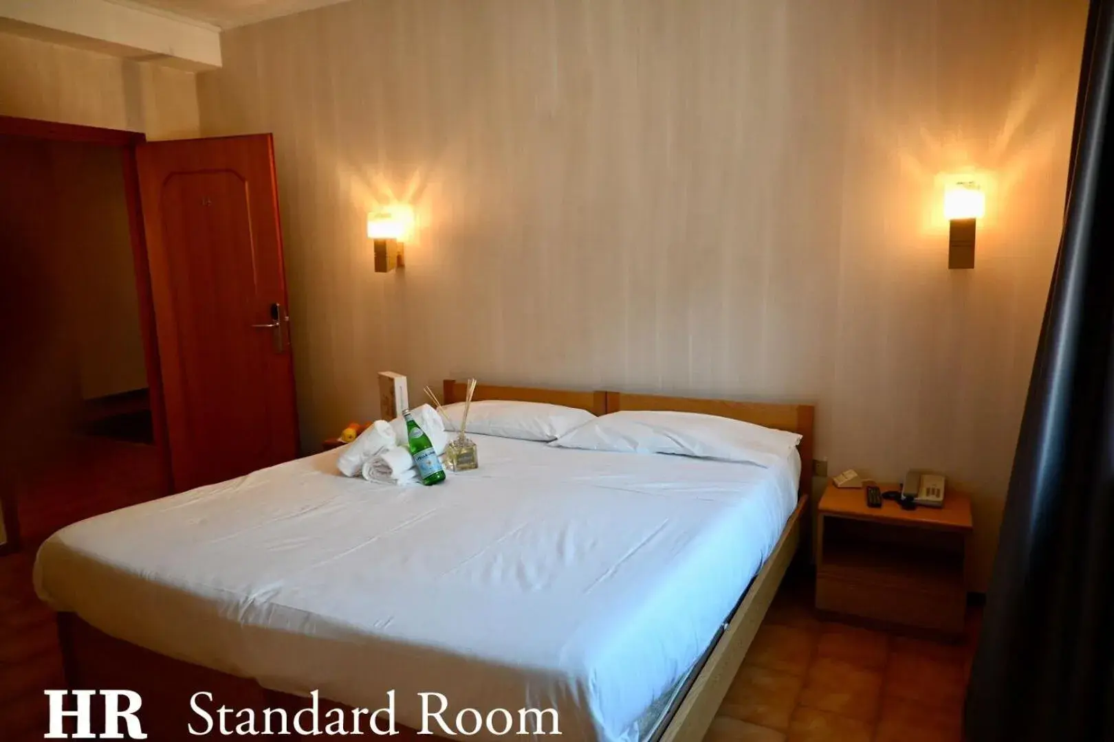 Bed in Hotel Riposo