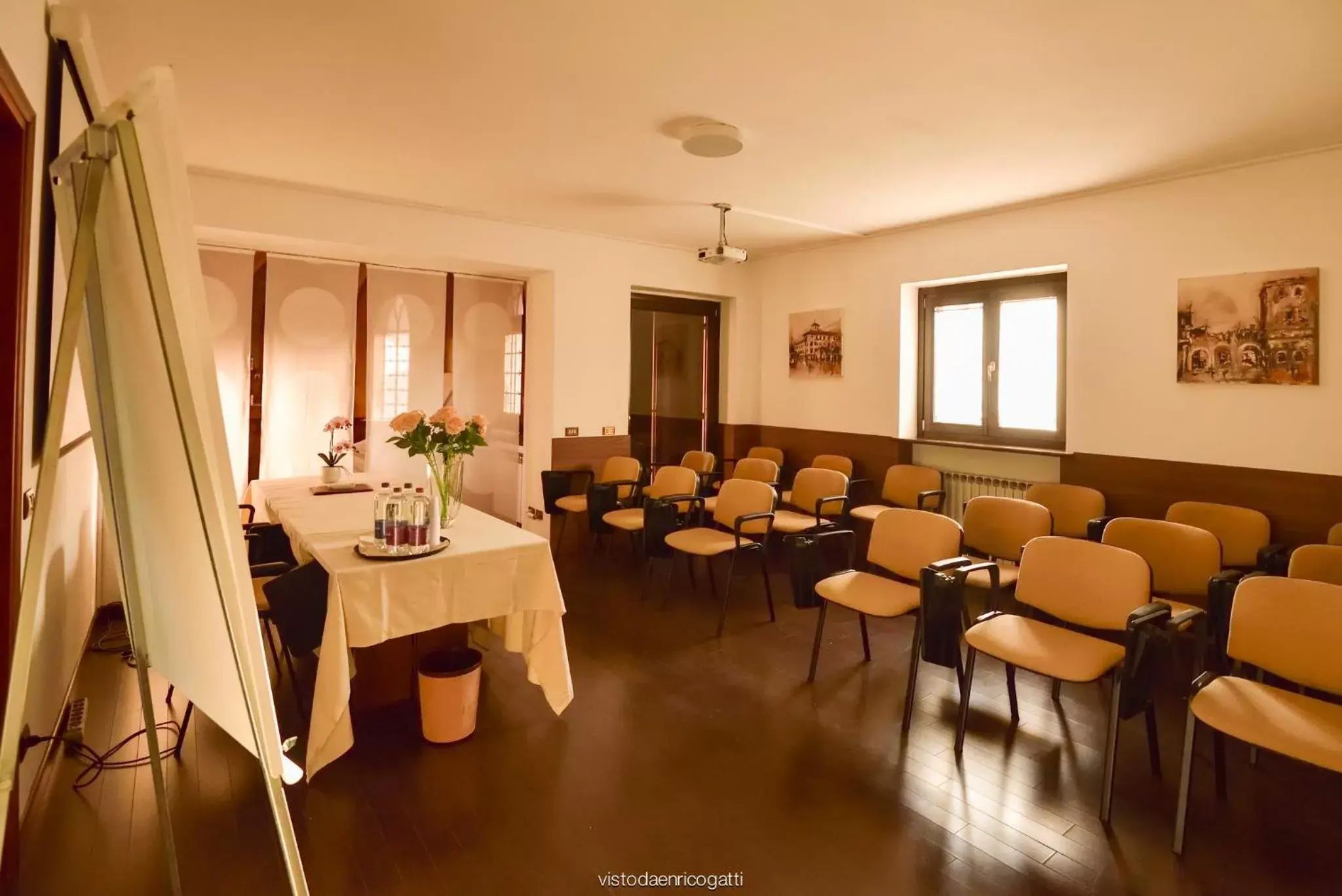 Business facilities, Restaurant/Places to Eat in Hotel Quo Vadis