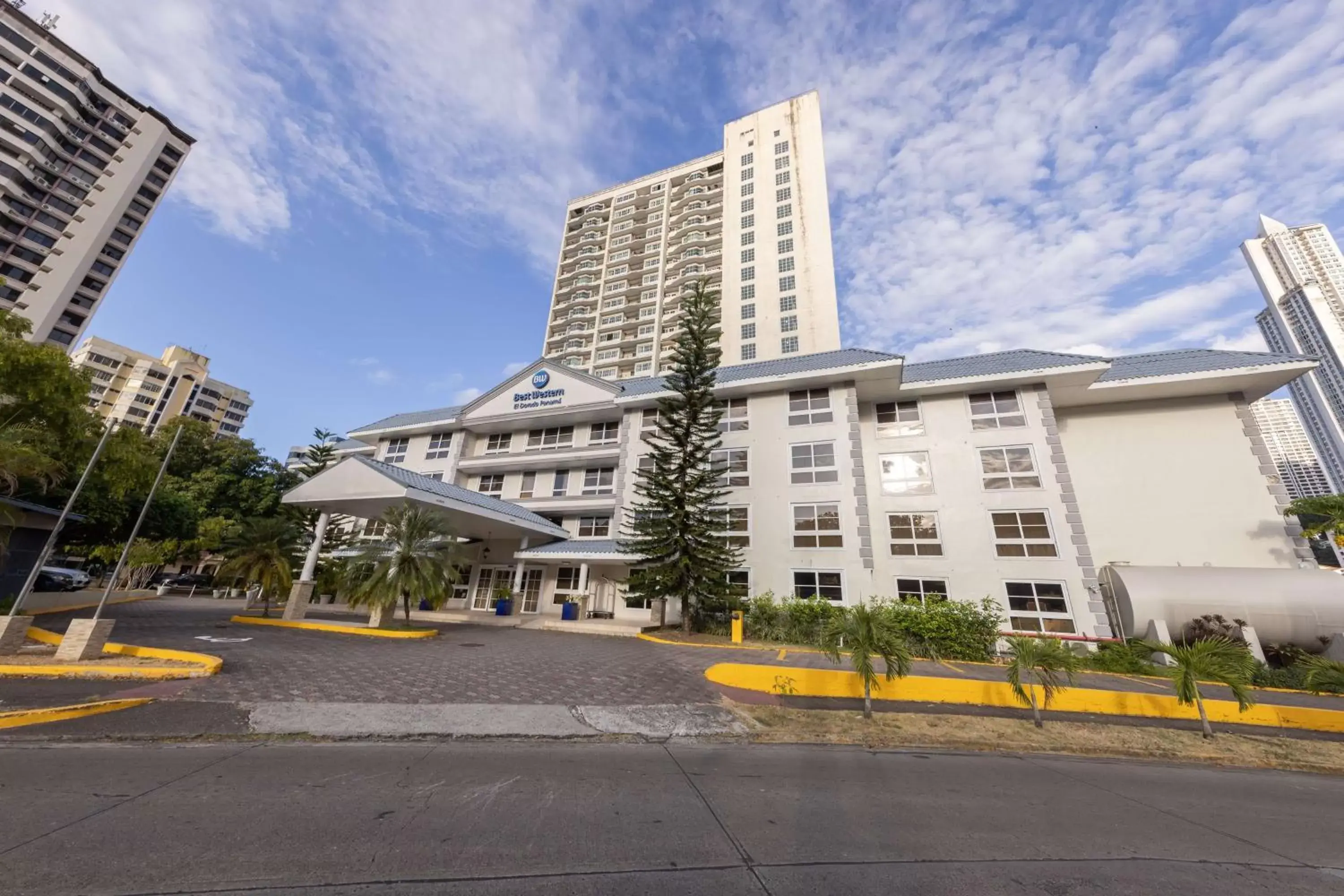 Property Building in Best Western El Dorado Panama Hotel